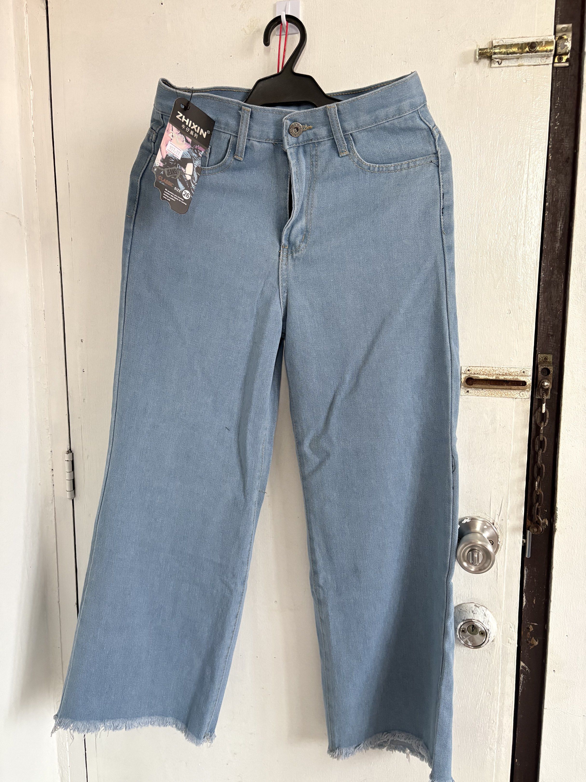 ZhiXin Wide Leg Jeans (Category: Jeans) located in Taguig. Submitted by anaremarkable (Listing ID 1419973971, Image 1). Description: Size 26 on Tag. Rfs: Wrong size 550 if both 289 if 1.
