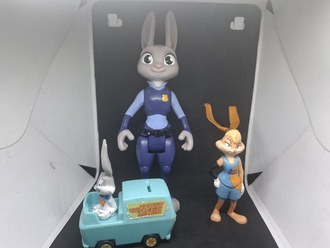 Zootopia Judy Hopps, Bugs Bunny, and Mystery Machine (Category: Figurines & Statues) located in Antipolo. Submitted by lakay_toys (Listing ID 1419933950, Image 1). Description: - Judy Hopps figure (Zootopia) - police officer - Bugs Bunny figure - basketball uniform - Mystery Machine van - light blue - Great for collectors and kids!.