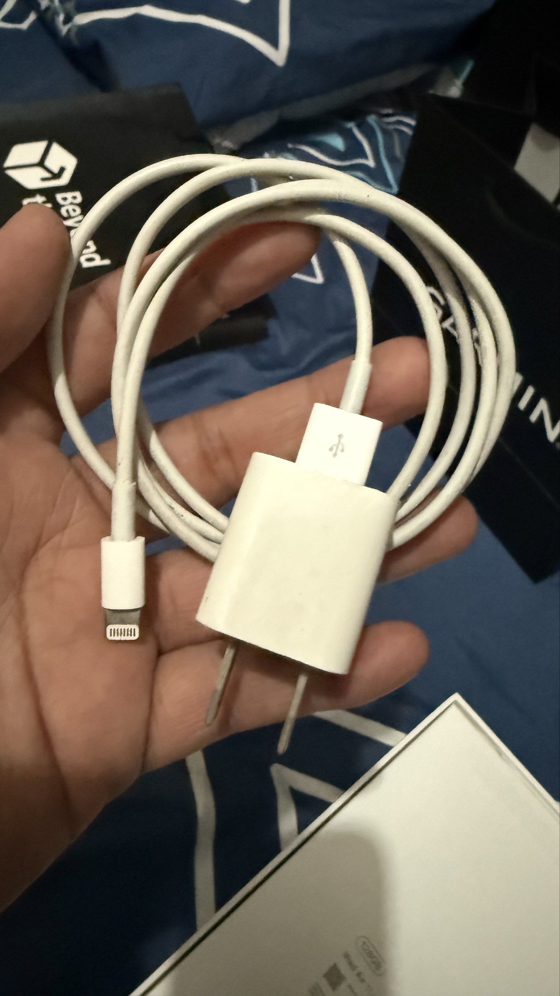 Apple Lightning Cable and Adaptor (Category: Chargers & Cables) located in Quezon City. Submitted by yeng20 (Listing ID 1420153285, Image 1). Description: .