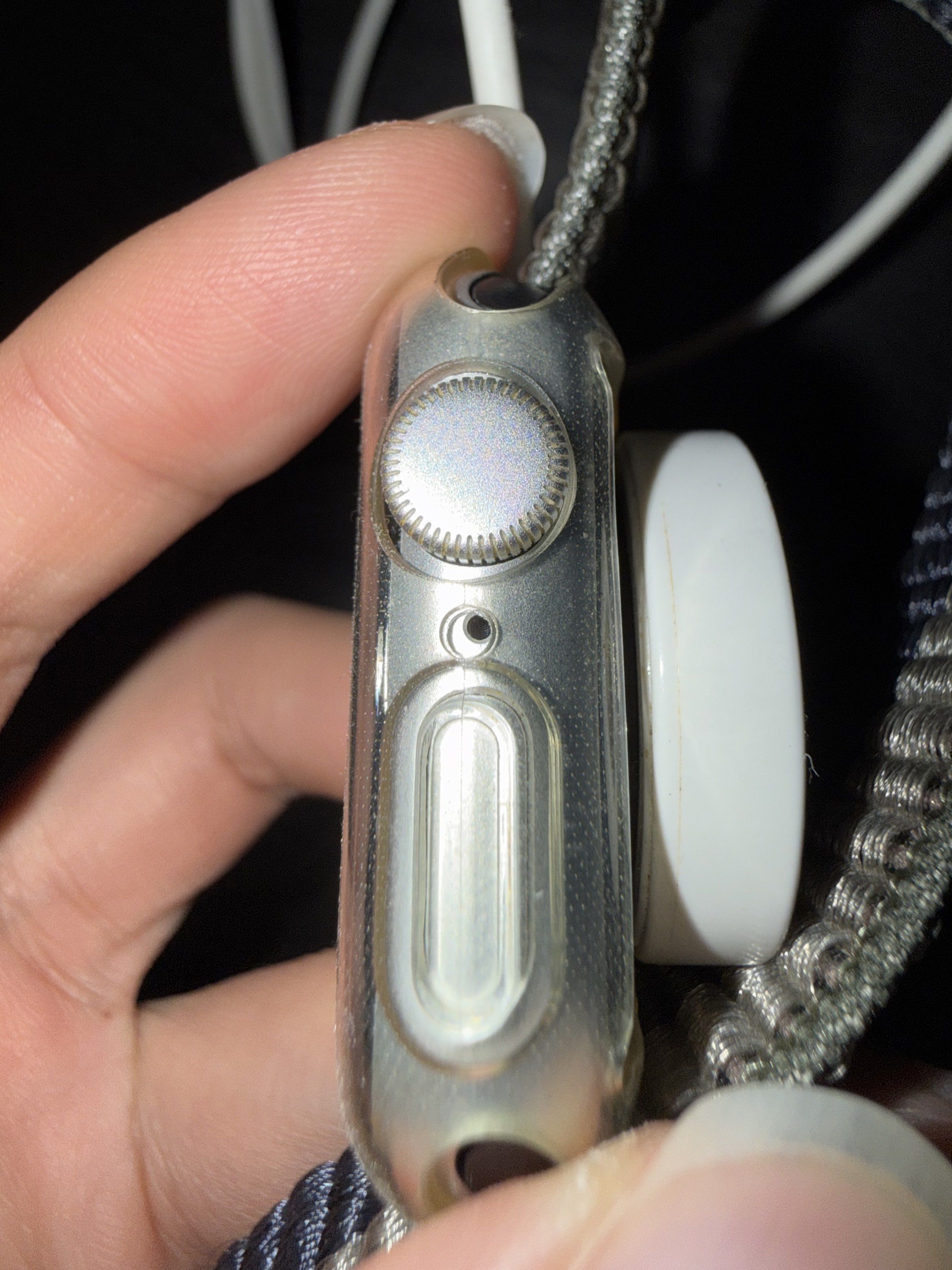 Apple Watch SE (Category: Wearables & Smart Watches) located in Singapore. Submitted by youraveragedude (Listing ID 1420125708, Image 3). Description: Apple Watch SE 40MM. Always worn with cover and care. All is good except battery probably needs changing. Original watch band unused..