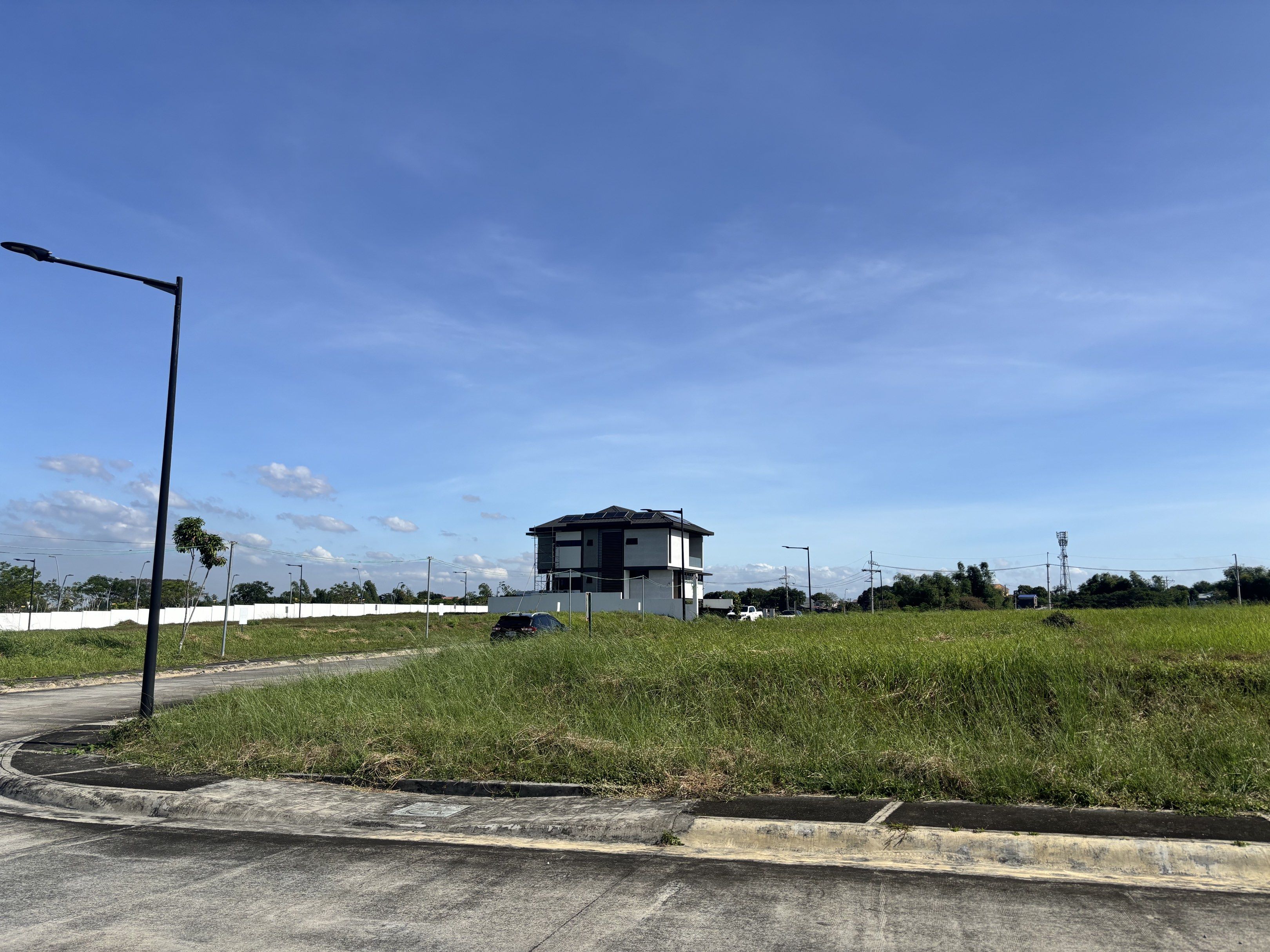 Ardia Vermosa | Corner Lot | 357 SQM (Category: Lot) located in Makati City. Submitted by aaronlua (Listing ID 1420093821, Image 2). Description: Ardia Vermosa •357 sqm •corner lot •near gate and clubhouse Php 55,000 per sqm Php 19,635,000.