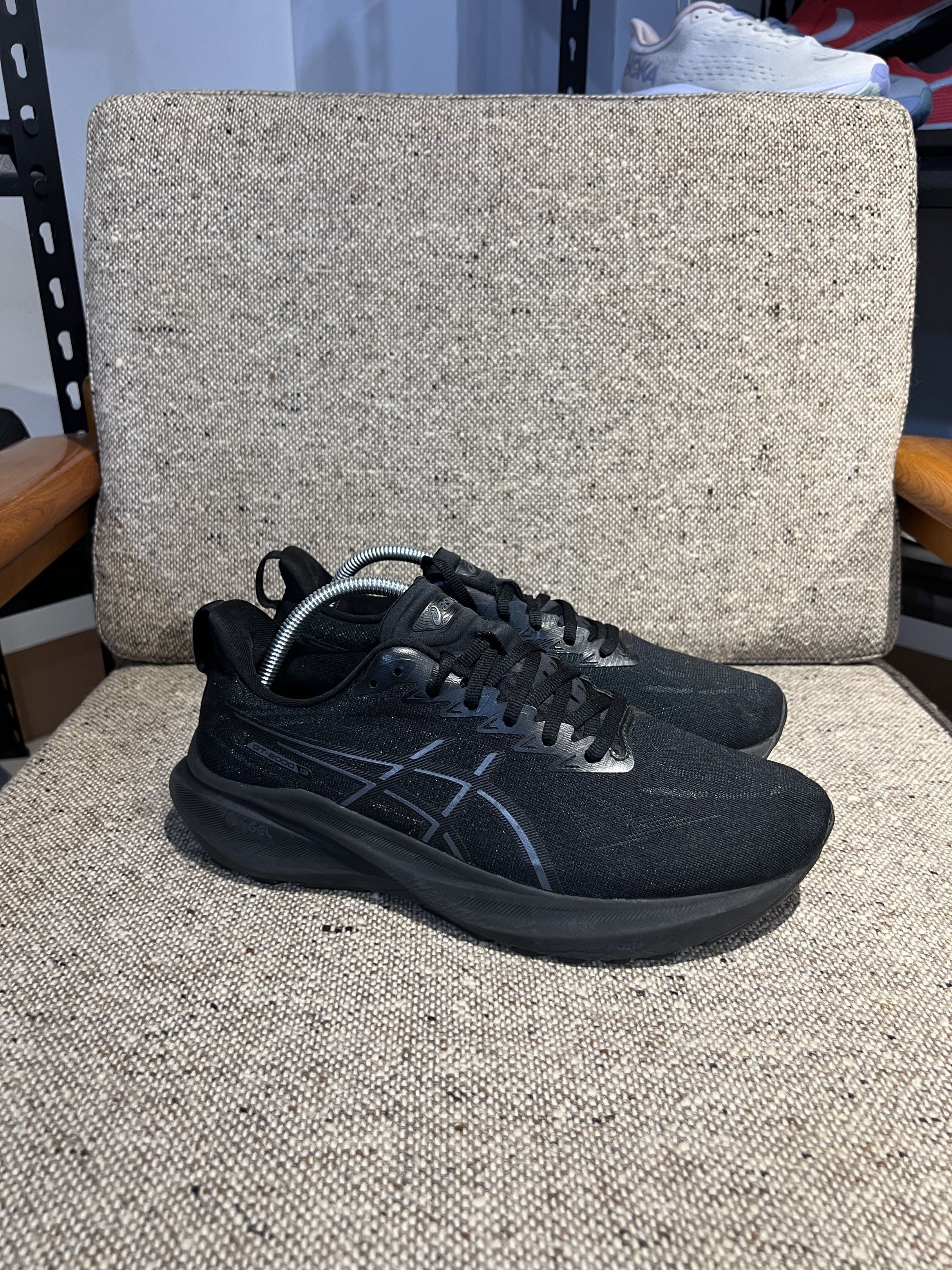 ASICS GT-2000 13 Men's Running Shoes (Category: Sneakers) located in Baguio. Submitted by cray1234 (Listing ID 1419977302, Image 2). Description: ASICS GT-2000 13 running shoes in black. Size is 26.5CM / US 8.5. The soles show minimal wear. The insoles have the ASICS logo. The shoes are all black. The shoes are legit..