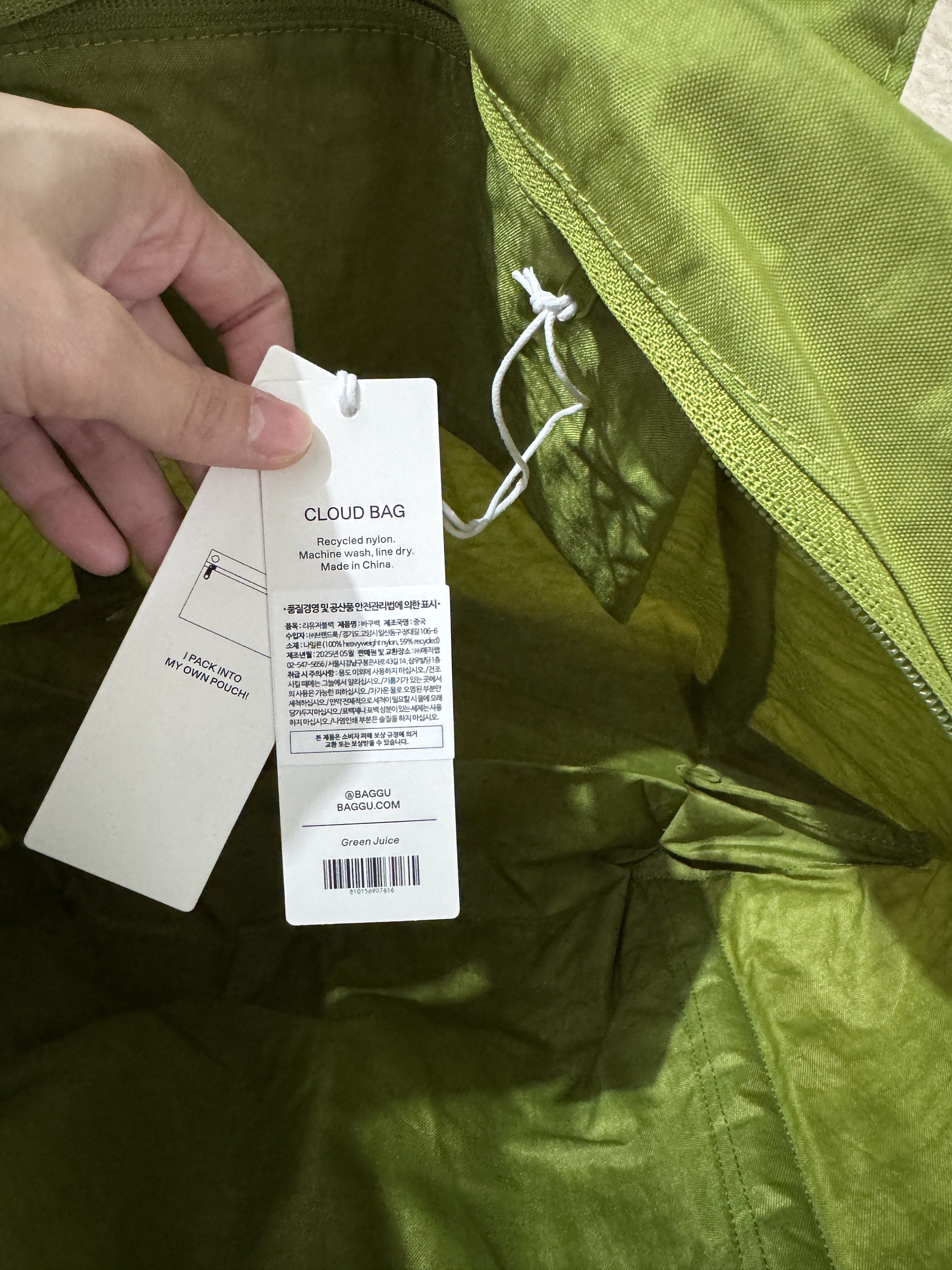 Baggu Cloud Bag in Green Juice (Category: Tote Bags) located in Paranaque City. Submitted by tealandsagecloset (Listing ID 1420042513, Image 3). Description: Details: -Top zip closure, exterior pocket -Packs into its own detachable interior pouch for easy storage -Measures 12.75” H × 13.75” W × 8” L 9.5” strap drop -Recycled heavyweight nylon -Machine washable ❗️LAST PRICE POSTED ❌NO SWAP ❌NO 🍊APP CHECKOUT ❗️Make reading a habit.