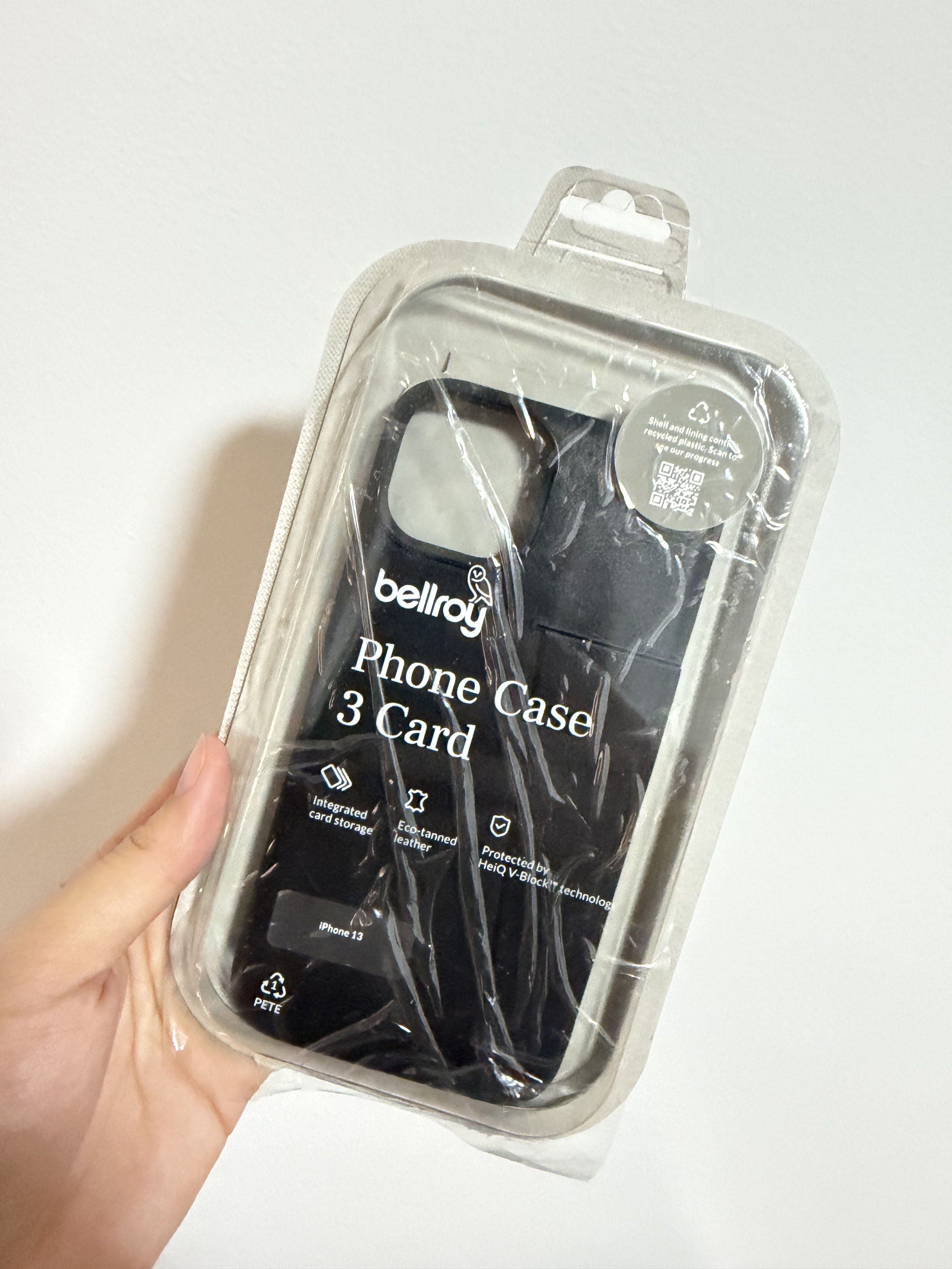 Bellroy Leather Case Iphone 13 (Category: Cases & Sleeves) located in Makati City. Submitted by luxebymais (Listing ID 1420123684, Image 3). Description: NEW RFS: I have 2 of the same case.