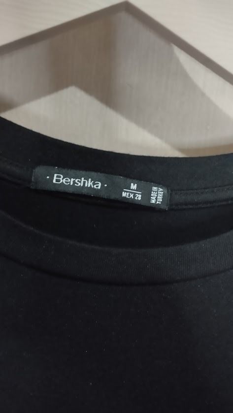 Bershka Dolman Long Sleeve Blouse (Category: Blouses) located in Caloocan City. Submitted by chris_mill (Listing ID 1420100038, Image 3). Description: Black long-sleeve features a round neckline and a relaxed fit. The sleeves extend to the wrists. The sweater is a solid black color. It is suitable for casual wear..