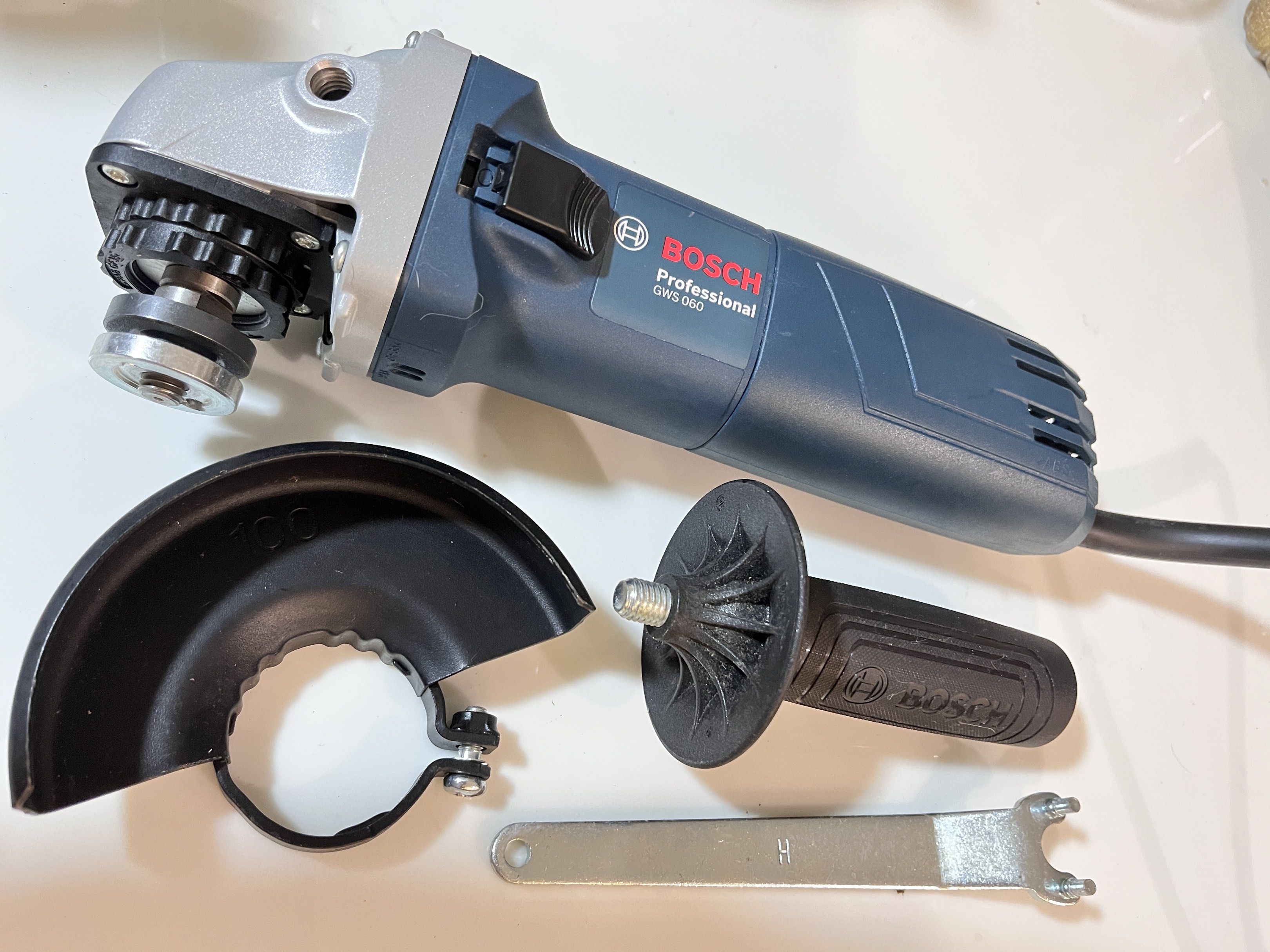 BOSCH Professional GWS060 Mini-Grinder (Category: Construction Tools & Equipment) located in Pasig City. Submitted by tylernchloe (Listing ID 1420132571, Image 3). Description: - Genuine Bosch GWS 060 Mini Grinder/Mini Cutter. - Purchased on Bosch official store - Good as new, never used, comes in original box. - With FREE: 3 diamond cutting discs, 3 grinding discs, 3 metal cutting discs. - RFS: Decluttering.