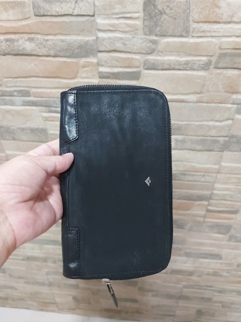 Bottega Veneta Black Leather Wallet (Category: Luxury Bags & Wallets) located in Quezon City. Submitted by threetwotwo2ndaccount (Listing ID 1419981354, Image 2). Description: - Authentic Bottega Veneta wallet - Black leather - Zip closure - Small logo detail - Multiple interior compartments - Includes dust bag/box - Made in Italy - Well-maintained condition.
