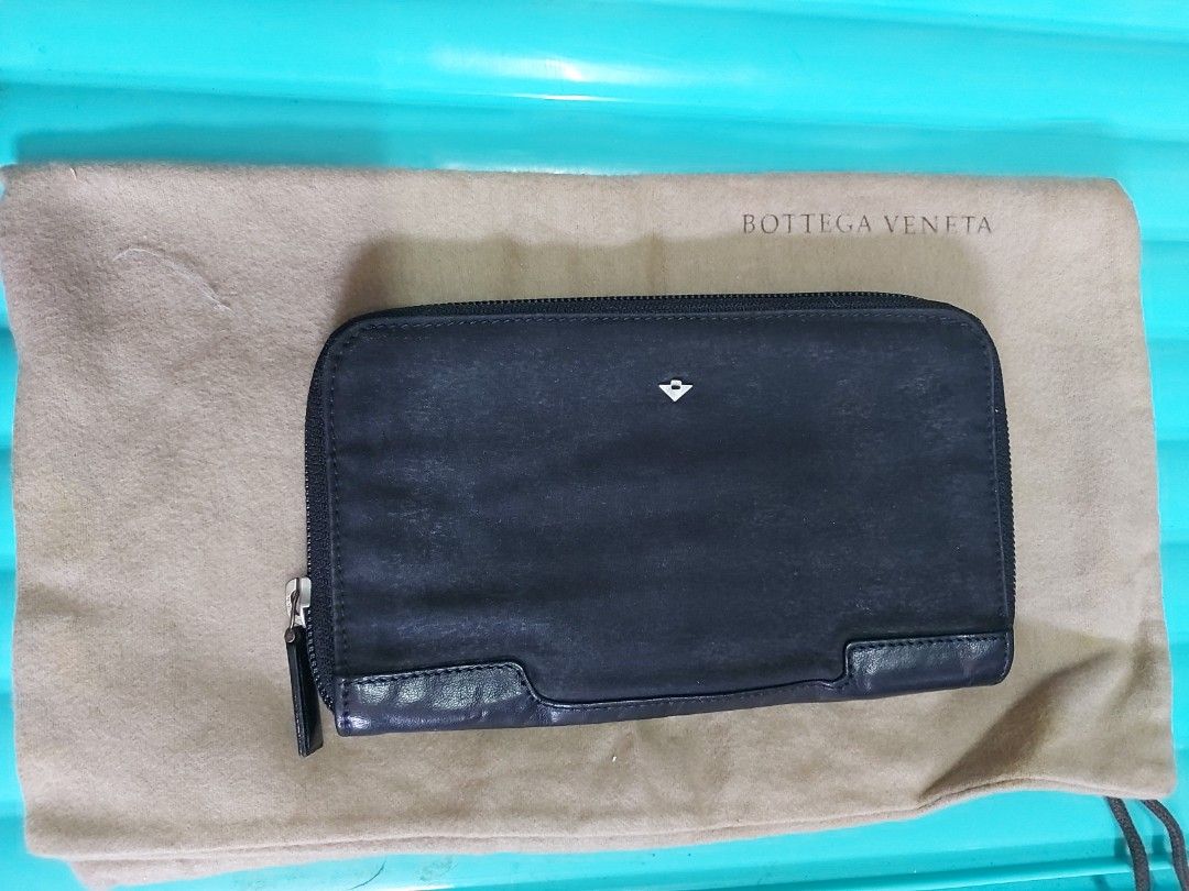 Bottega Veneta Black Leather Wallet (Category: Luxury Bags & Wallets) located in Quezon City. Submitted by threetwotwo2ndaccount (Listing ID 1419981354, Image 1). Description: - Authentic Bottega Veneta wallet - Black leather - Zip closure - Small logo detail - Multiple interior compartments - Includes dust bag/box - Made in Italy - Well-maintained condition.