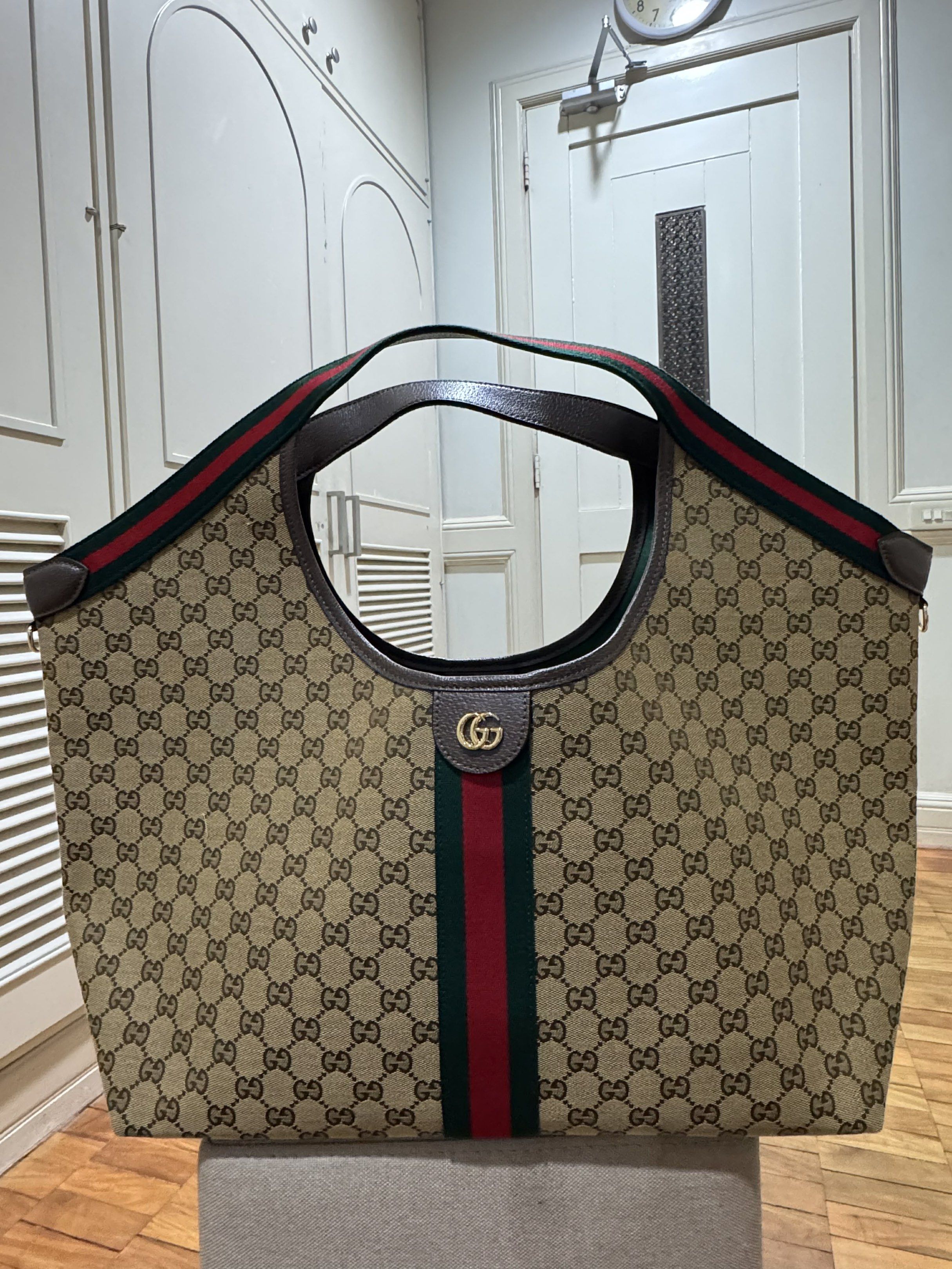 Brown Gucci Giglio with pouch and strap (Category: Shoulder Bags) located in Cebu City. Submitted by refabph (Listing ID 1420092766, Image 2). Description: Gucci giglio in brown - Japan sourced - slightly negotiable.