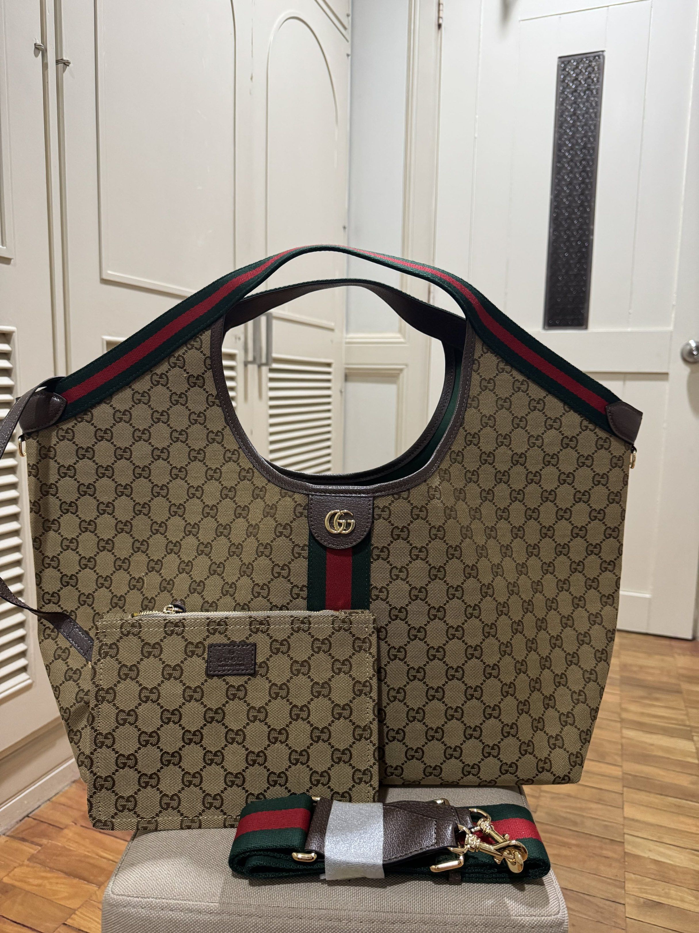 Brown Gucci Giglio with pouch and strap (Category: Shoulder Bags) located in Cebu City. Submitted by refabph (Listing ID 1420092766, Image 1). Description: Gucci giglio in brown - Japan sourced - slightly negotiable.