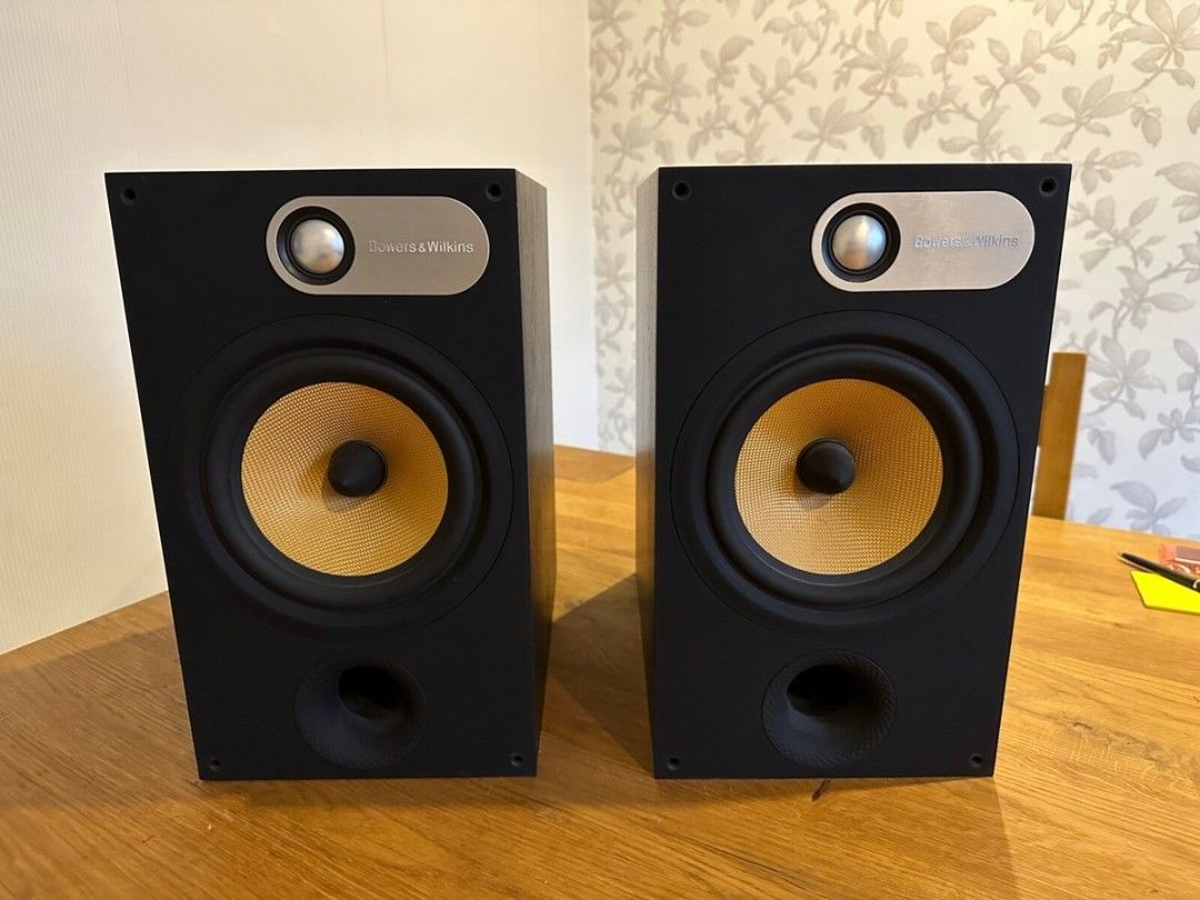 B&W Bowers & Wilkins 685 S1 Speakers