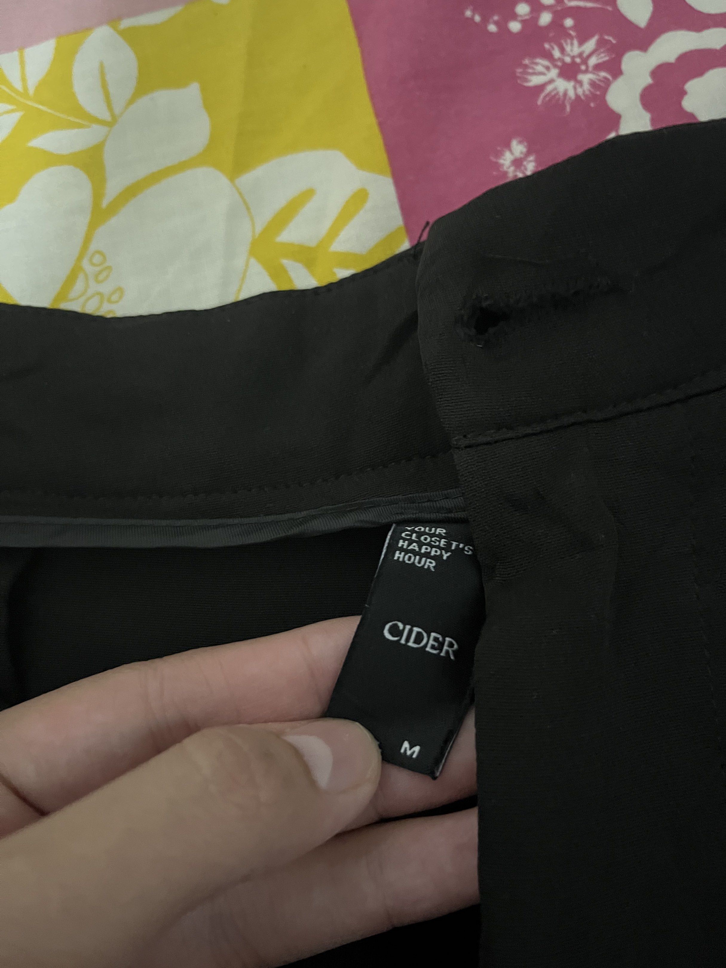 Cider Black Shorts (Category: Shorts) located in Manila. Submitted by closettingbcd (Listing ID 1420033342, Image 2). Description: Selling my lightly used Cider shorts Rfs: Decluttering Size: M Stretchable Just needs washing .