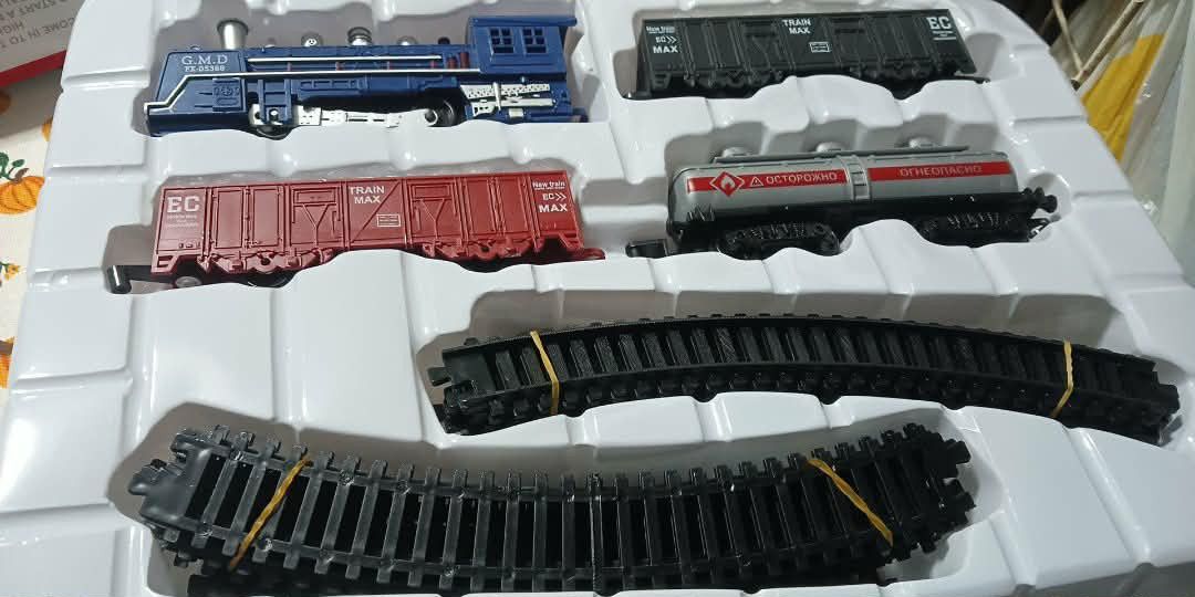 Classic Train Set with Tracks (Category: Vehicle & Diecast Models) located in Pasig City. Submitted by benildarustia18 (Listing ID 1420003370, Image 3). Description: - Rail King Train Set - Includes locomotive, carriages, and curved tracks - Working headlight - Realistic train sound - Over 190 cm orbit circumference - 11-piece set - Includes paper cards.