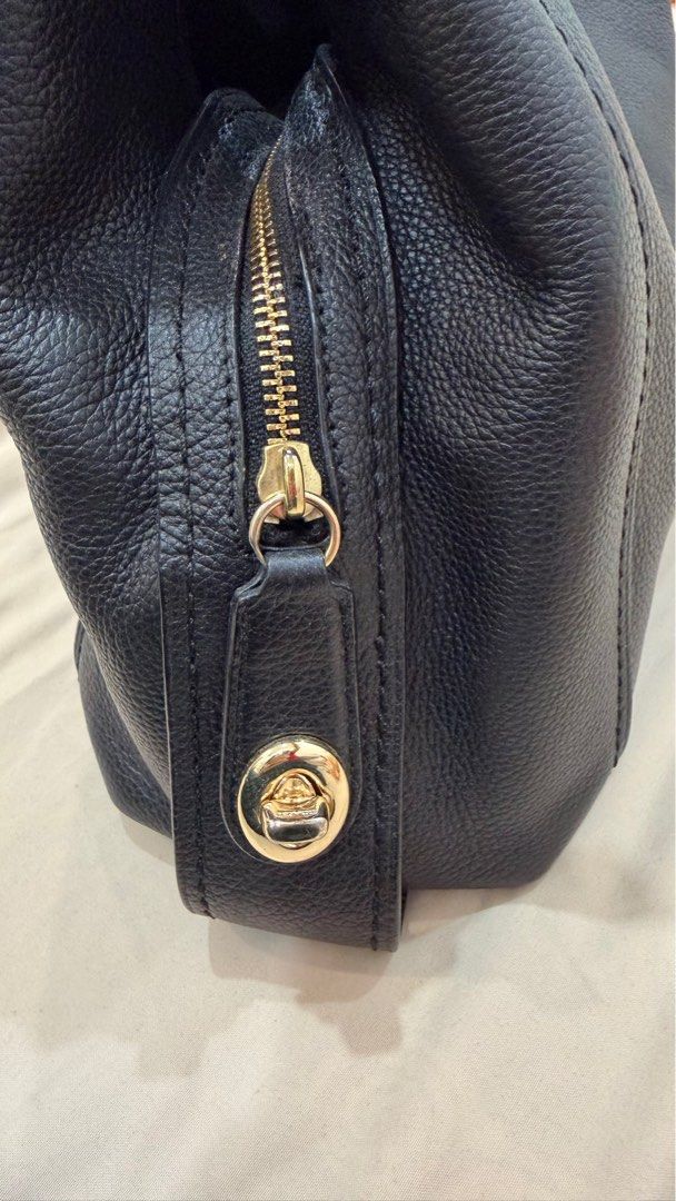 Coach edie 31 caryall shoulder bag (Category: Tote Bags) located in Digos. Submitted by rara031 (Listing ID 1420027312, Image 3). Description: 💯 Original Like new condition Yung creed lang only flaw Bought in US Pasabuy Rfs: Declutter 📍Davao del sur MOP:Gcash 🚚: JNT.