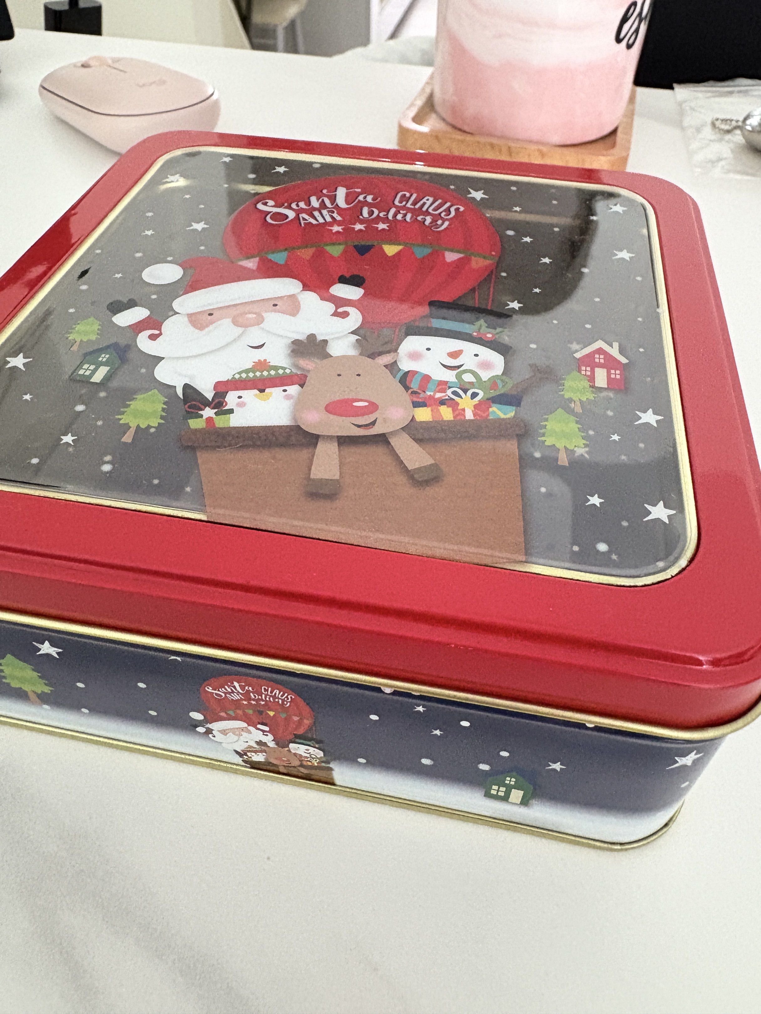 Container (Category: Everything Else) located in Singapore. Submitted by snow_cod (Listing ID 1420042563, Image 3). Description: Container with Christmas decoration.