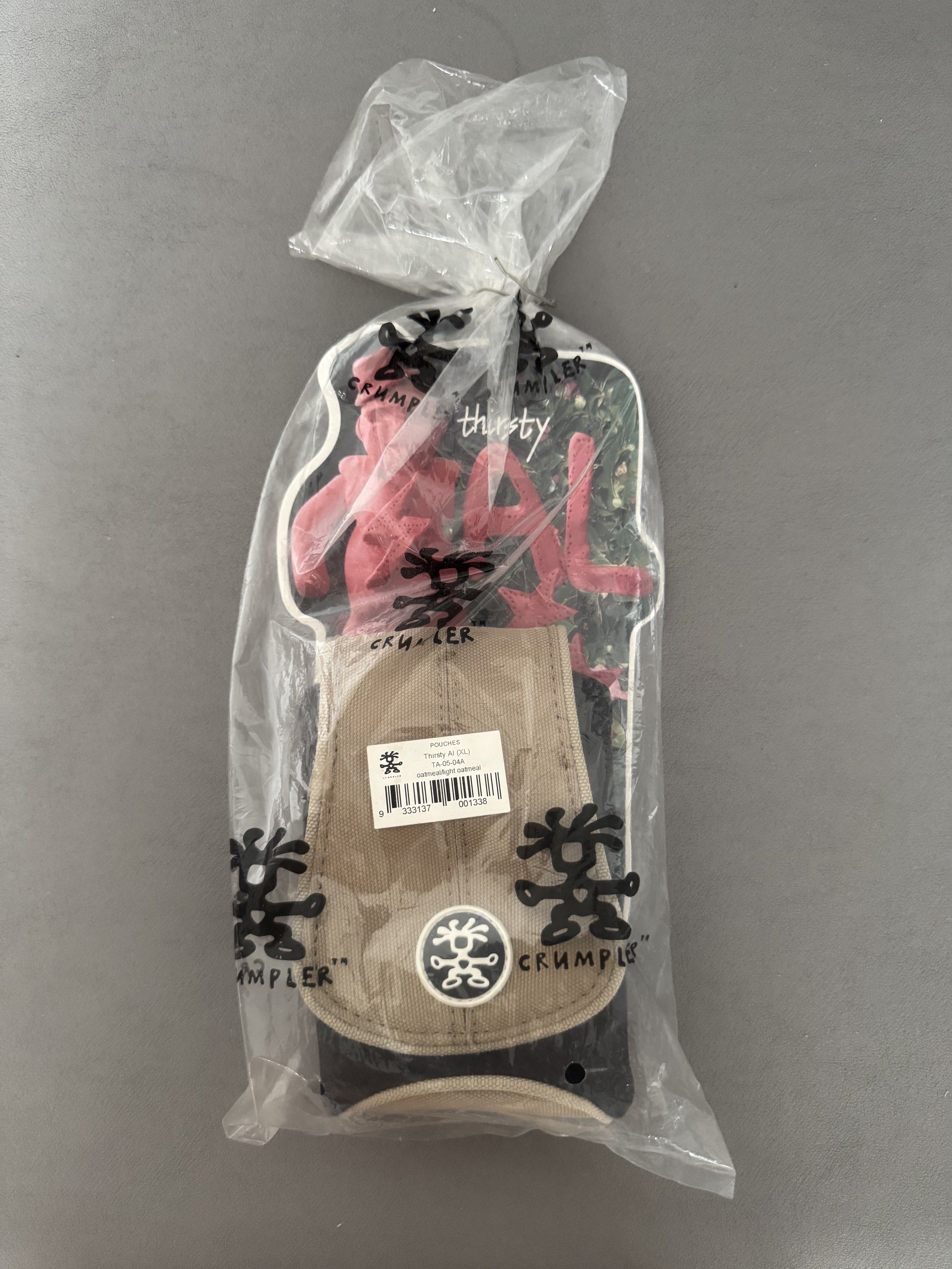 Crumpler Pouches Thirsty AI (XL), Men's Fashion, Watches & Accessories ...