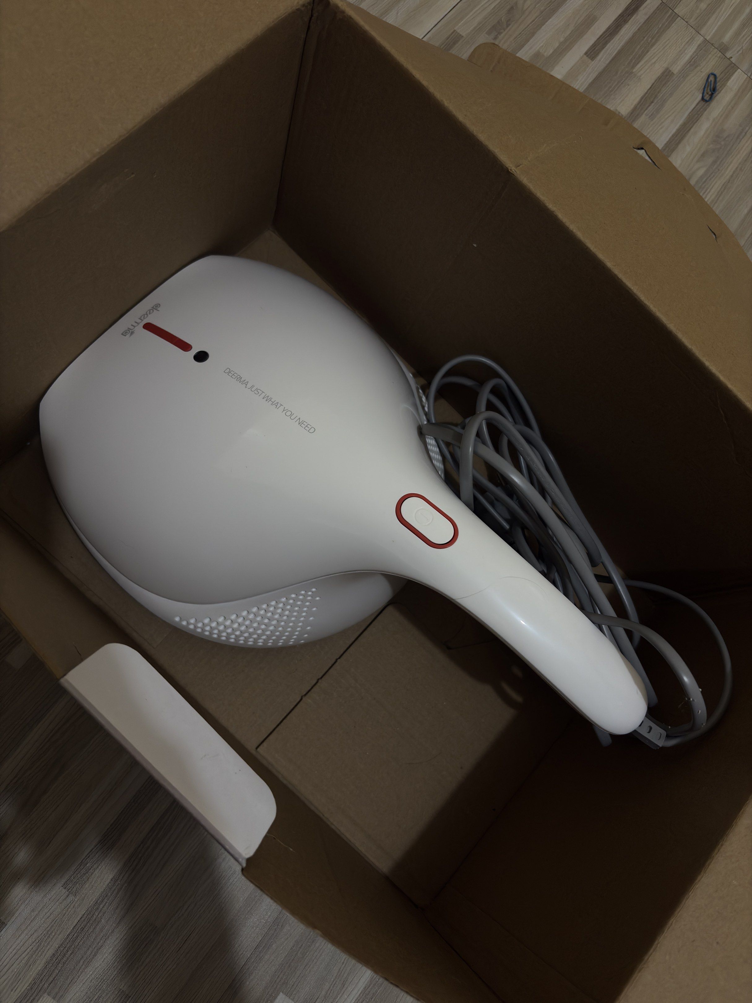 Deerma Dust Mite Vacuum Cleaner CM800 (Category: Vacuum Cleaner & Housekeeping) located in Santa Maria. Submitted by ajcstro01 (Listing ID 1420142068, Image 3). Description: - Removes dust mites - Kills and inhibits mites - Features dehumidification - Color: White - Includes power cord - Comes in original box.