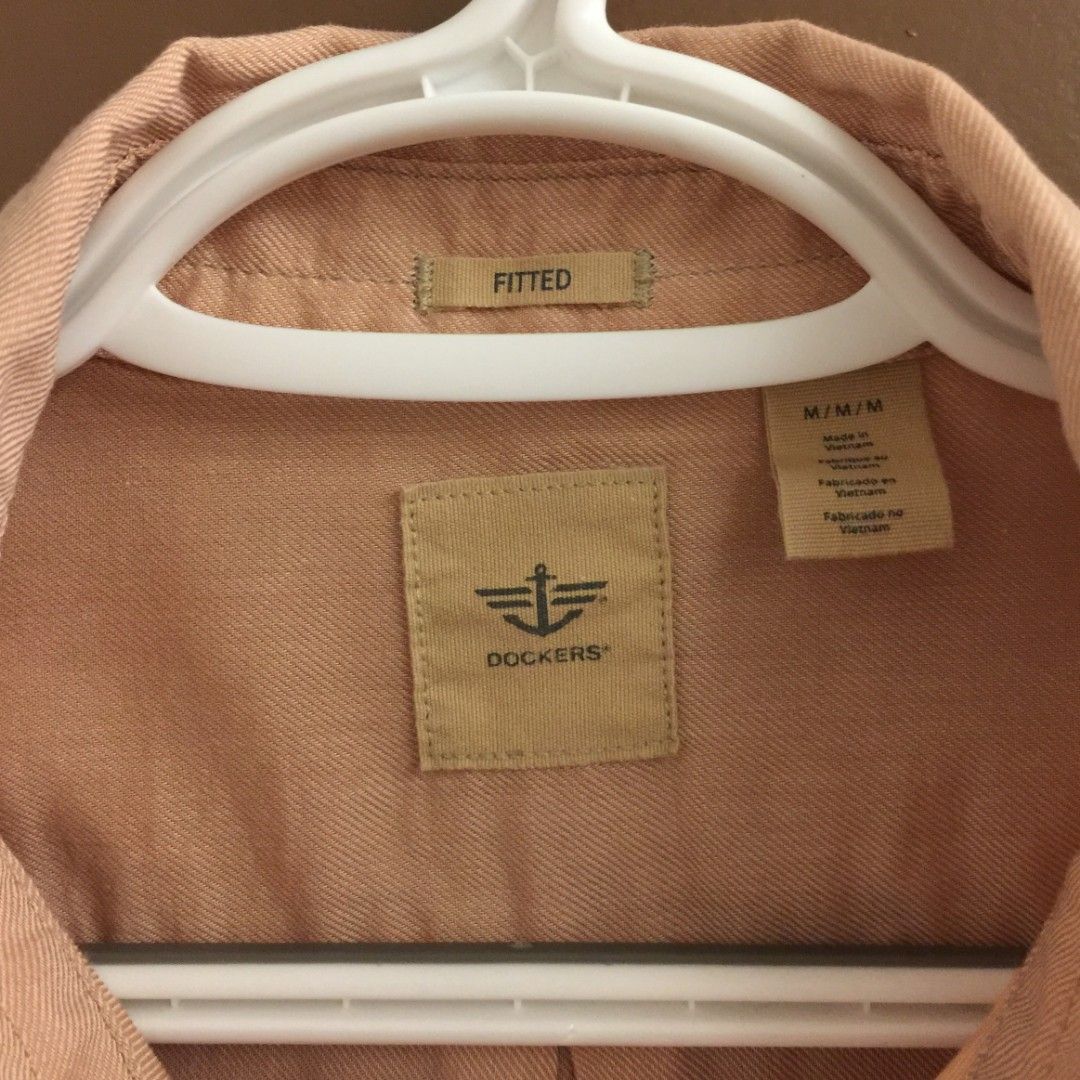 DOCKERS Long Sleeves (Category: Formal Shirts) located in Quezon City. Submitted by pleasehelpmedeclutter (Listing ID 1420111339, Image 2). Description: • no flaws.