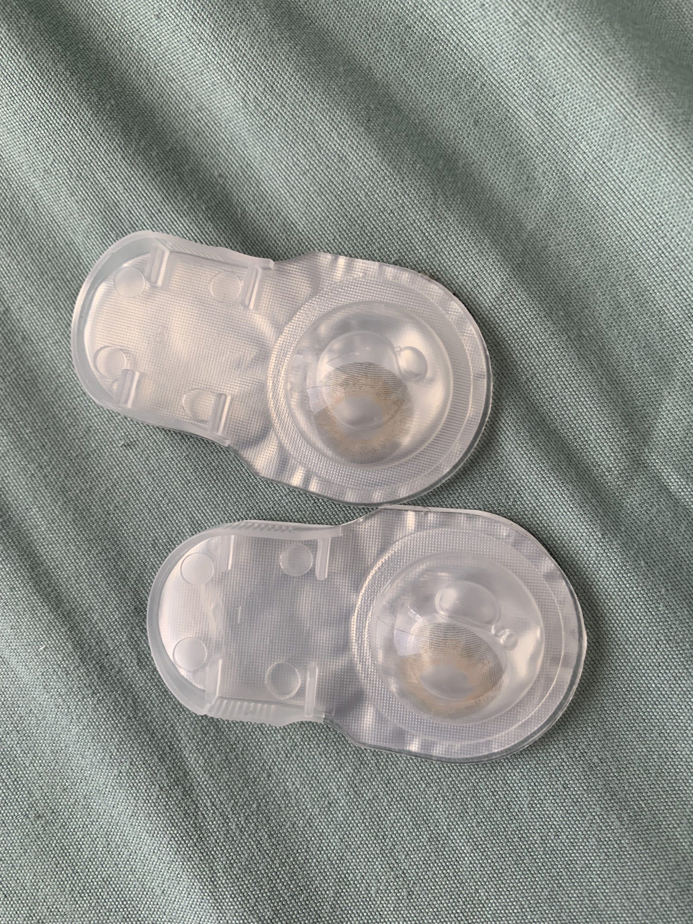 Dream by EO in Aspiration Soft Colored Contact Lenses (Category: Vision Care) located in General Trias. Submitted by affordabooks_29 (Listing ID 1419983612, Image 2). Description: Dream Aspiration soft colored contact lenses. Includes two pairs of lenses. The lenses are -0.00 power, with a base curve of 8.6 and a diameter of 14.0. The expiration date is 2025/09/13. This was given to me nung December, but I dont wear contacts. In-open lang to see 