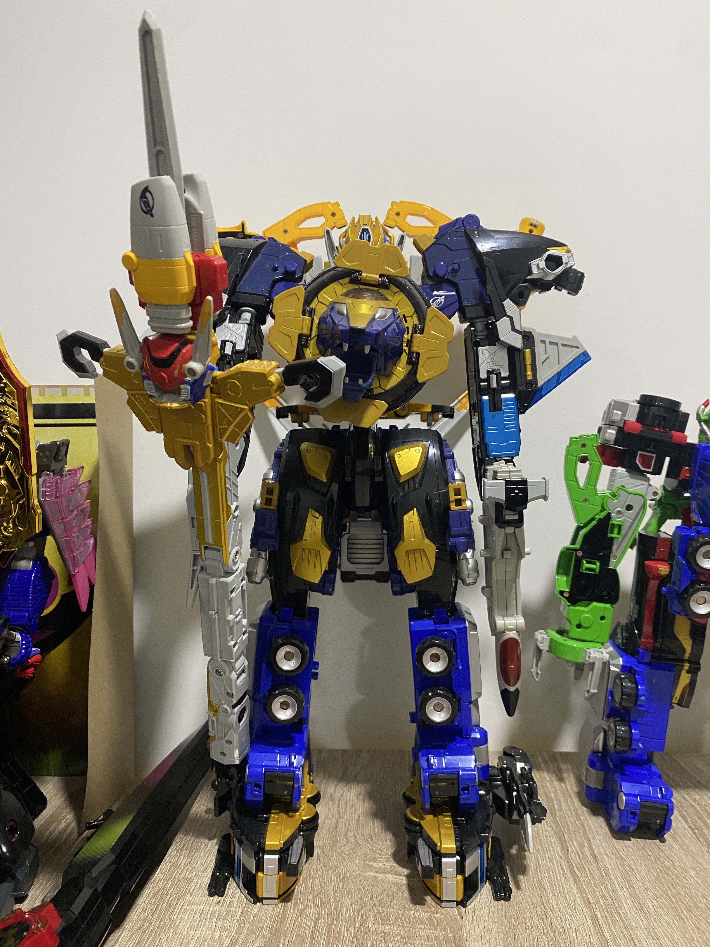 DX GoBuster Mecha Set BIB (Go-Buster King, Go-Buster Oh and Go-Buster ...