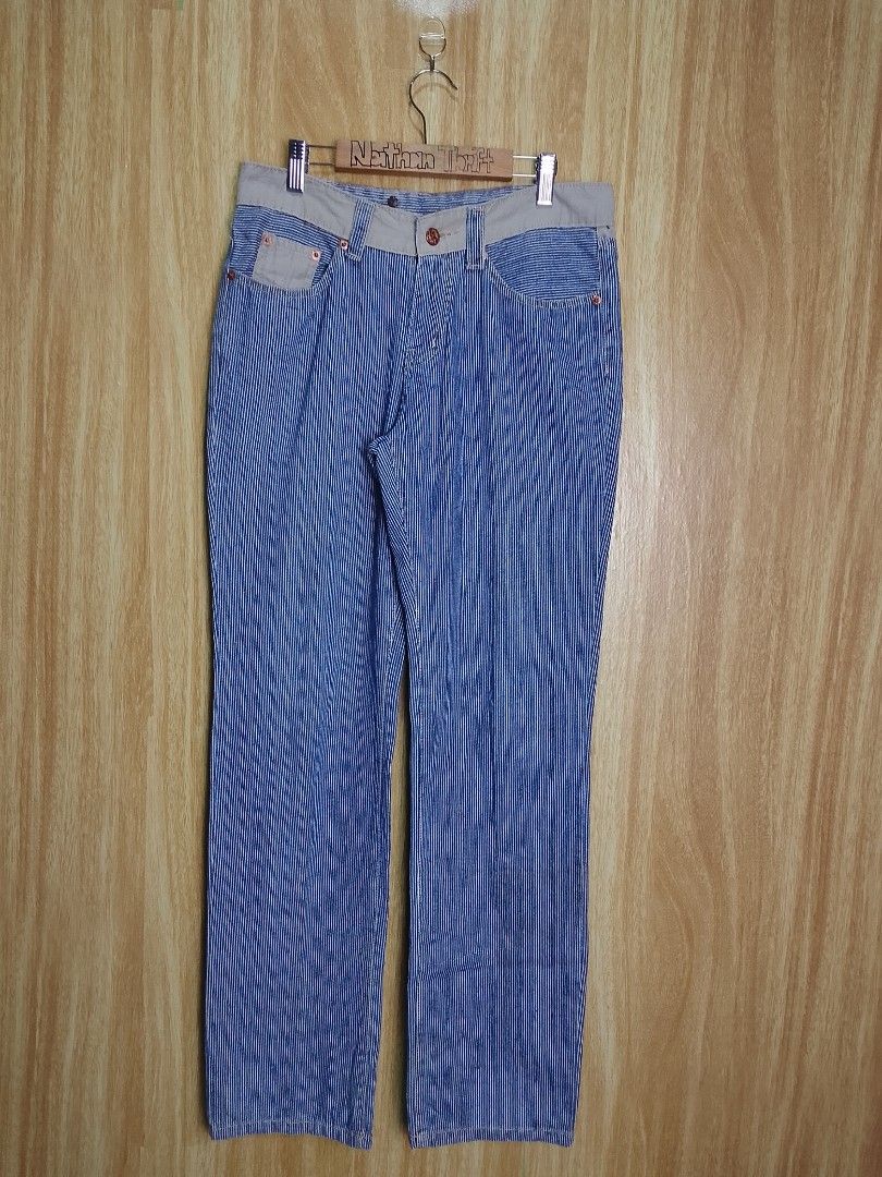 Evisu seagull jeans stripes Embroideries (Category: Jeans) located in Santiago. Submitted by jonathanfragata21 (Listing ID 1420102435, Image 2). Description: Evisu seagull jeans stripes Embroideries Waist : 29 - 30 Length : 41 Hem : 7.5 Color Rate : 9.5/10 Excellent condition Have Minimal Stains on Pocket / Need Wash.