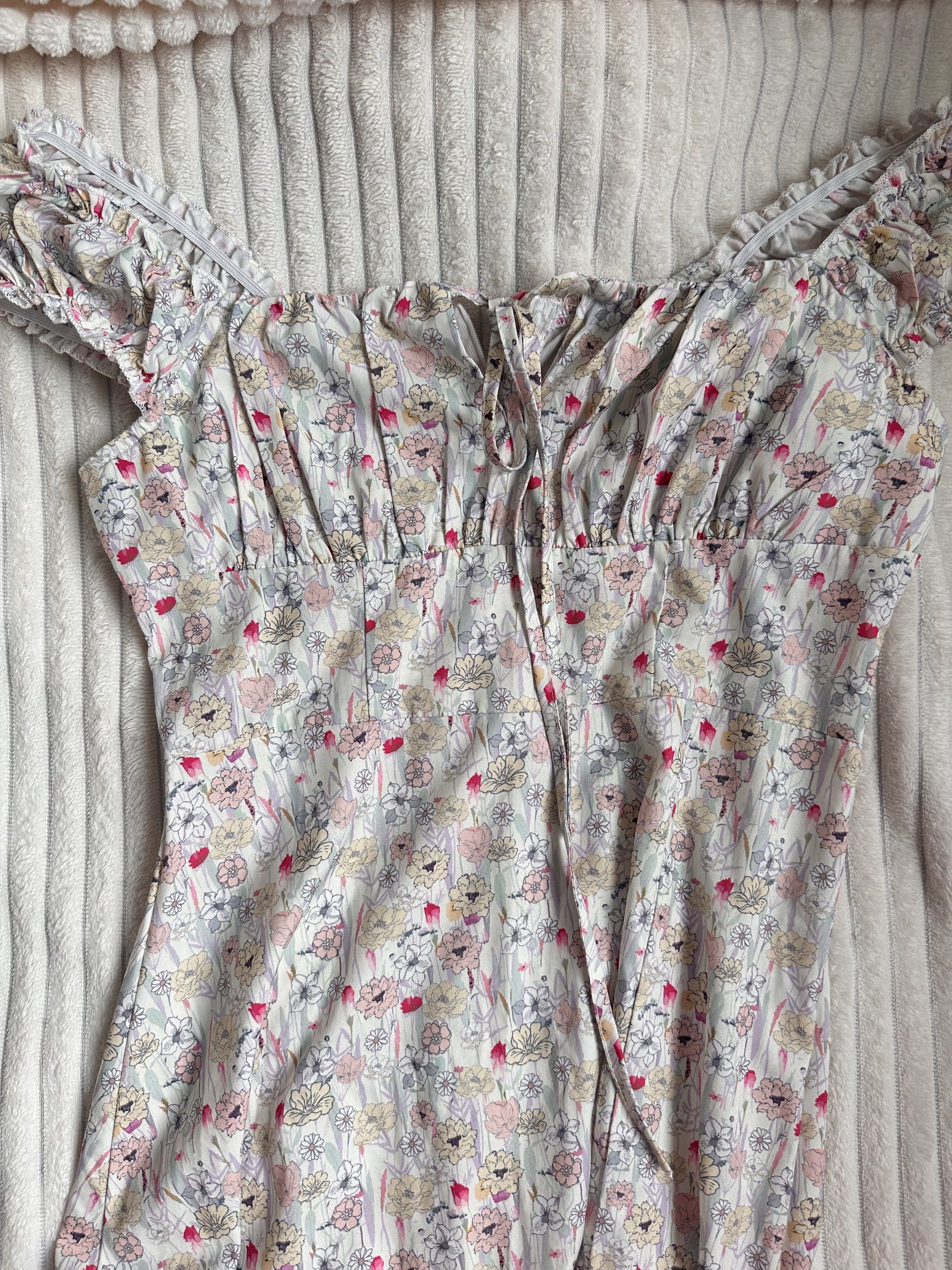 Floral Off-Shoulder Maxi Dress (Category: Dresses) located in Naga. Submitted by aleiruoe (Listing ID 1419977534, Image 1). Description: .