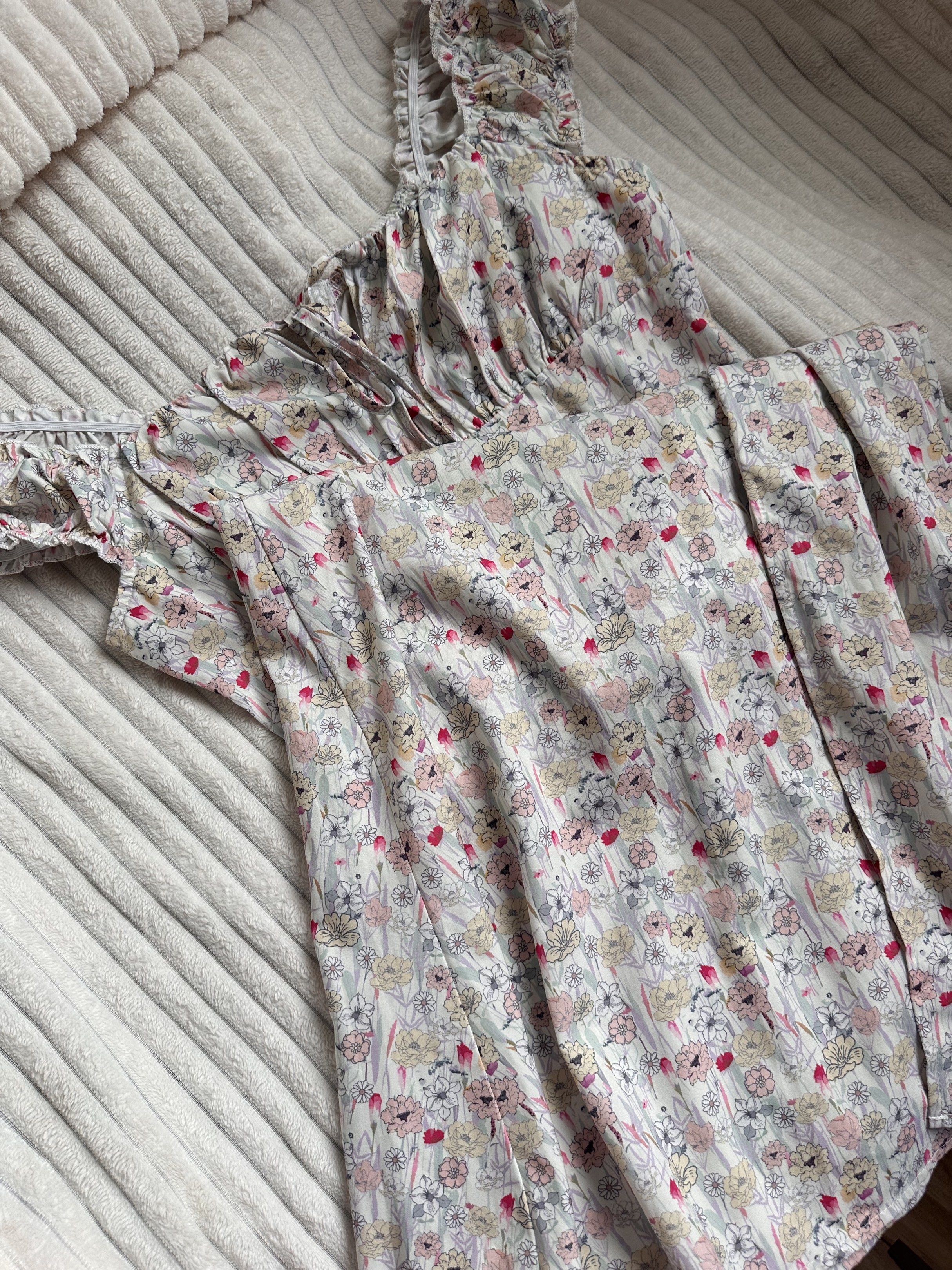 Floral Off-Shoulder Maxi Dress (Category: Dresses) located in Naga. Submitted by aleiruoe (Listing ID 1419977534, Image 2). Description: .