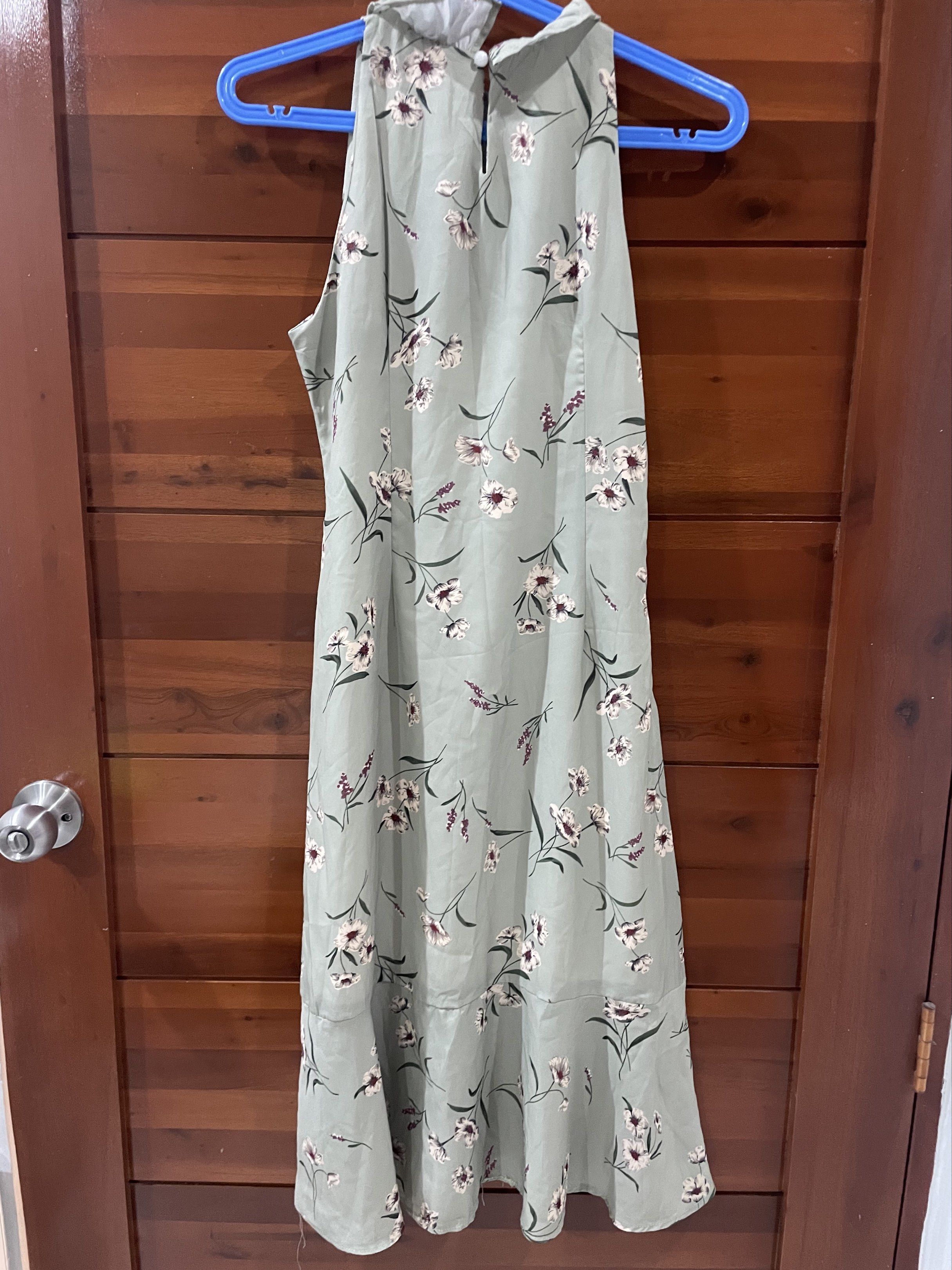 Floral Sage Green Halter Dress (Category: Dresses) located in Manila. Submitted by ms_hxppx (Listing ID 1420128044, Image 3). Description: - color is sage green (brighter in person) - Halter neckline - Side zipper closure - Flowy A-line silhouette - super cute and body hugging - accentuates curves and elegant .