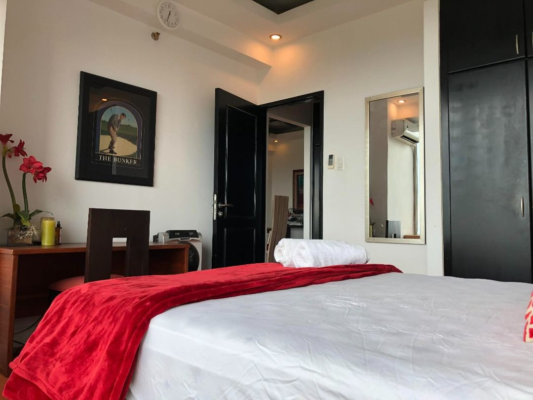 FOR SALE: 1BR Bellagio BGC (Category: Apartments & Condos) located in Mandaluyong City. Submitted by domdv3 (Listing ID 1420038351, Image 3). Description: * 1BR * 1T&B * Upgraded * Furnished * 1 parking slot * Unobstructed view of the Manila Golf Course at living area and bedroom * Across Burgos Circle Park * Near Forbes Town commercial strip, Mind Museum, Shanghai-La The Fort, One Bonifacio High Street * Move-in ready ☎️ For inquiries and viewin