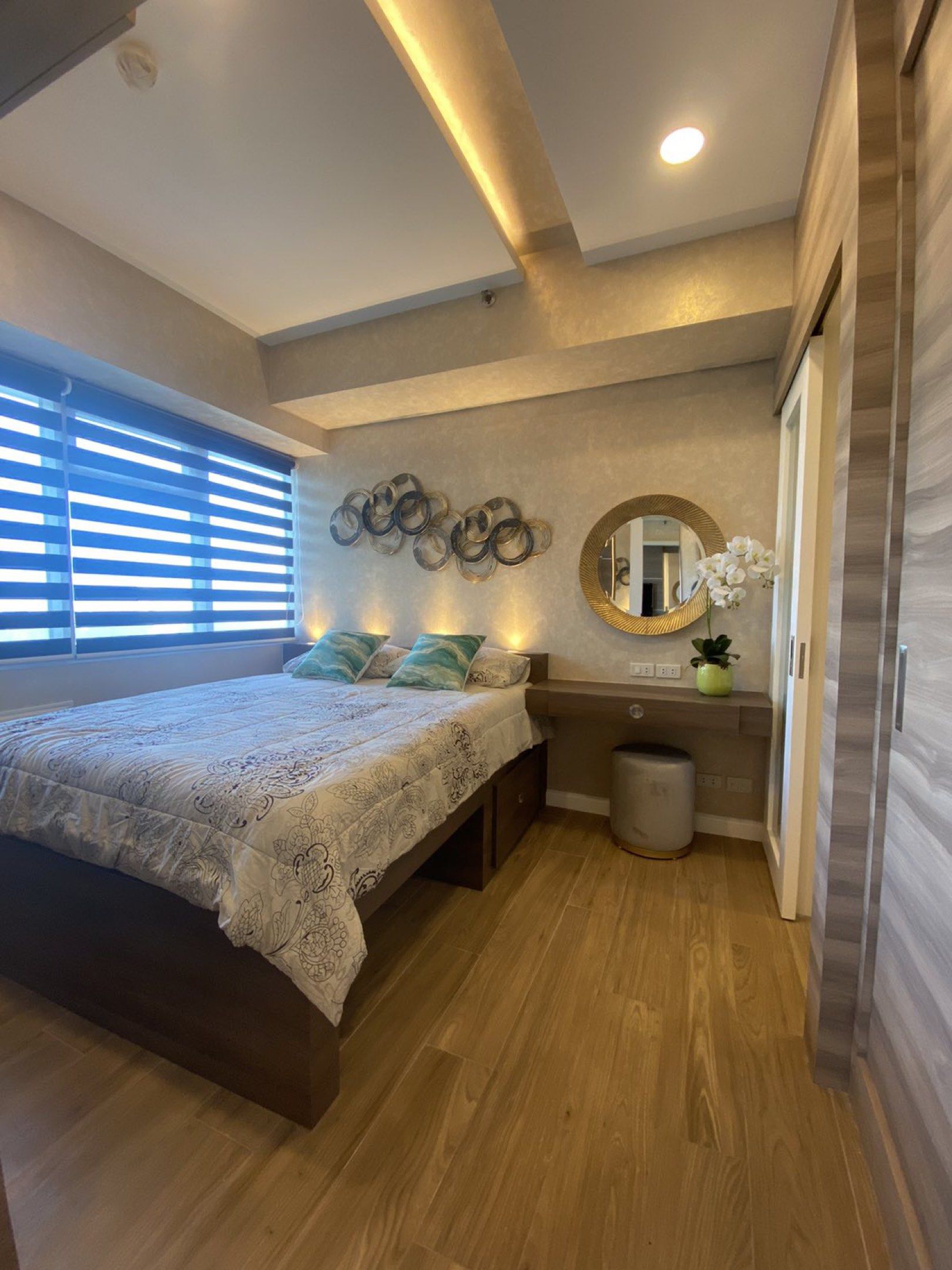 Interior Decorated unit at Fifth Avenue Place BGC (Category: Apartments & Condos) located in Pasig City. Submitted by maecalatrava_09175313158 (Listing ID 1420032629, Image 2). Description: 🏡 𝐅𝐎𝐑 𝐒𝐀𝐋𝐄: 𝐅𝐈𝐅𝐓𝐇 𝐀𝐕𝐄𝐍𝐔𝐄 𝐏𝐋𝐀𝐂𝐄 – 𝐁𝐆𝐂 𝑳𝒐𝒐𝒌𝒊𝒏𝒈 𝒇𝒐𝒓 𝒂 𝒓𝒆𝒂𝒅𝒚 𝒊𝒏𝒄𝒐𝒎𝒆-𝒈𝒆𝒏𝒆𝒓𝒂𝒕𝒊𝒏𝒈 𝒑𝒓𝒐𝒑𝒆𝒓𝒕𝒚 𝒊𝒏 𝑩𝒐𝒏𝒊𝒇𝒂𝒄𝒊𝒐 𝑮𝒍𝒐𝒃𝒂𝒍 𝑪𝒊𝒕𝒚? 𝑻𝒉𝒊𝒔 𝒇𝒖𝒍𝒍𝒚 𝒓𝒆𝒏𝒐𝒗𝒂𝒕𝒆𝒅 𝒖𝒏𝒊𝒕 𝒄𝒐𝒎𝒆𝒔 𝒘�