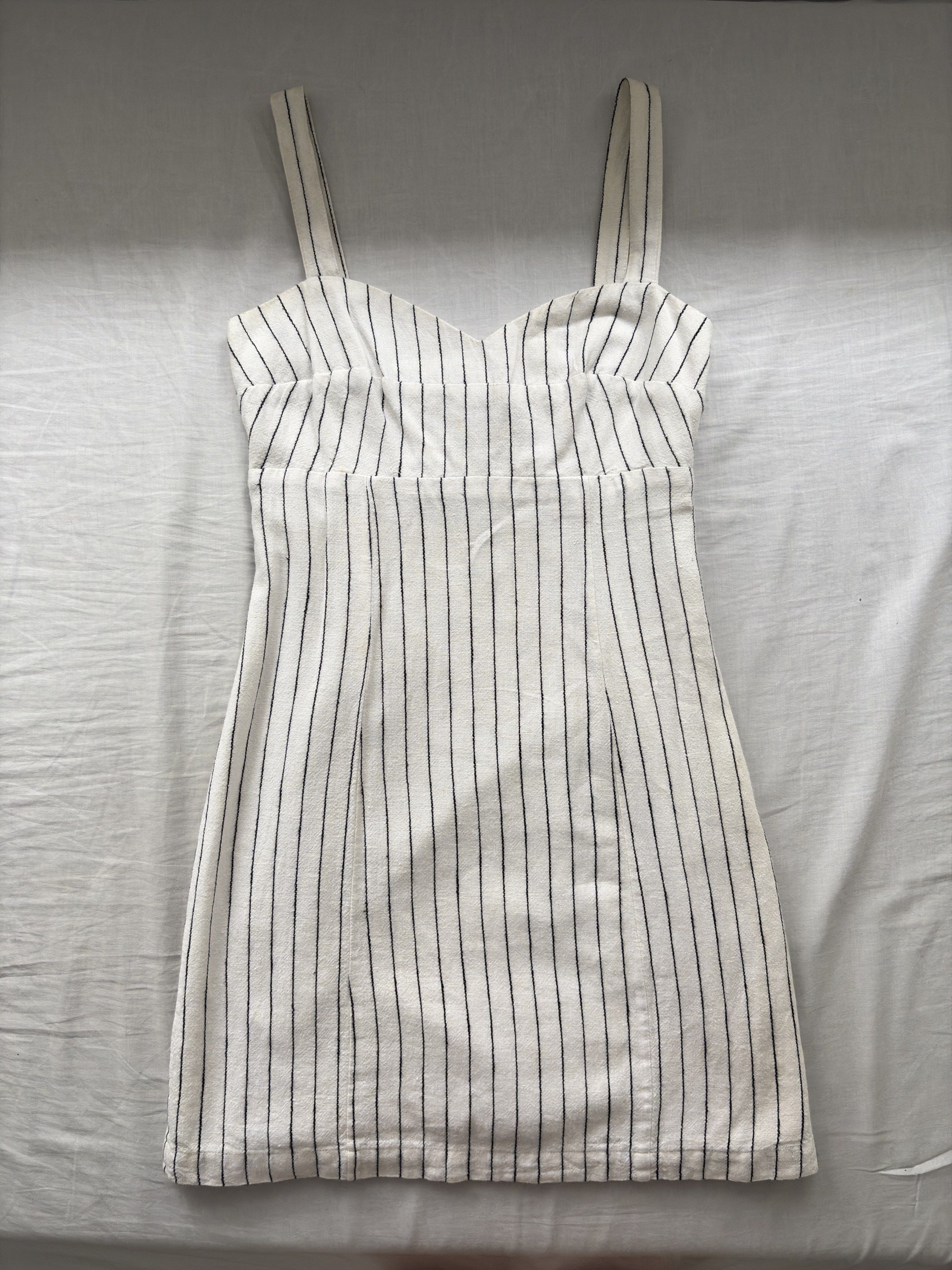 Forever 21 Stripe Dress (Category: Dresses) located in Las Pinas. Submitted by sashimax (Listing ID 1420065911, Image 1). Description: 🌷fits xs-s 🌷zipper at the side 🌷sweetheart neckline 🌷used & worn w care loc: las piñas, metro manila.