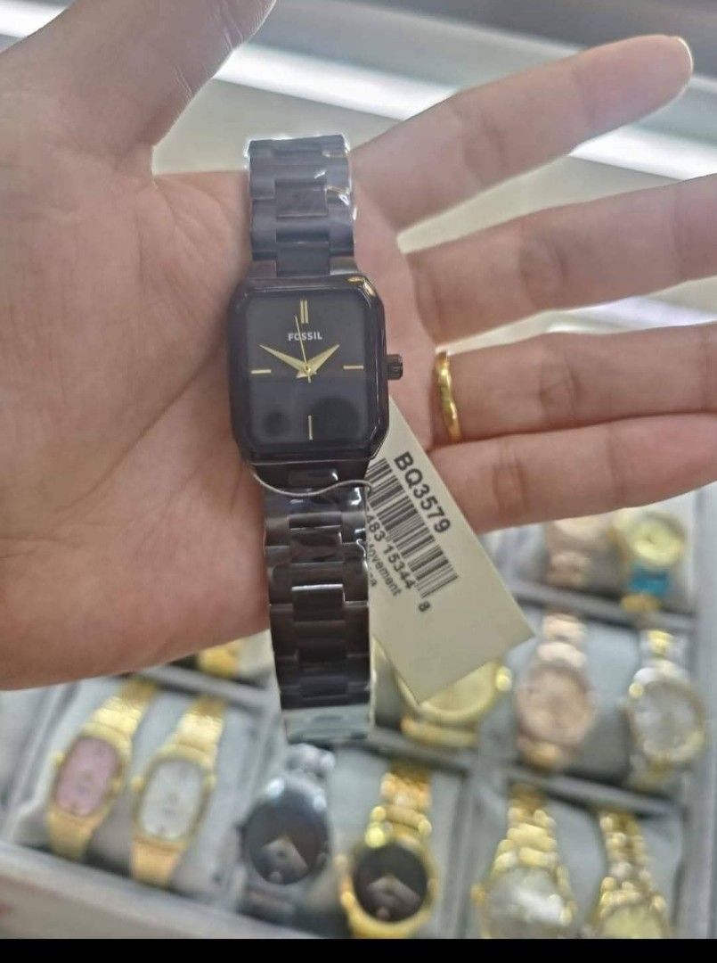Fossil Tank Watch Women's (Category: Women's Watches) located in Manila. Submitted by honeyrox (Listing ID 1420114974, Image 3). Description: Brand new Available on hand ready to ship Fossil Tank Watch 4 Design/Colour Available Black, White, Gold, Rosegold. PM for inquiries payment bpi, gcash, Gotyme eastwest,maya shipping grab lalamove lbc jnt shouldered by the buyer .