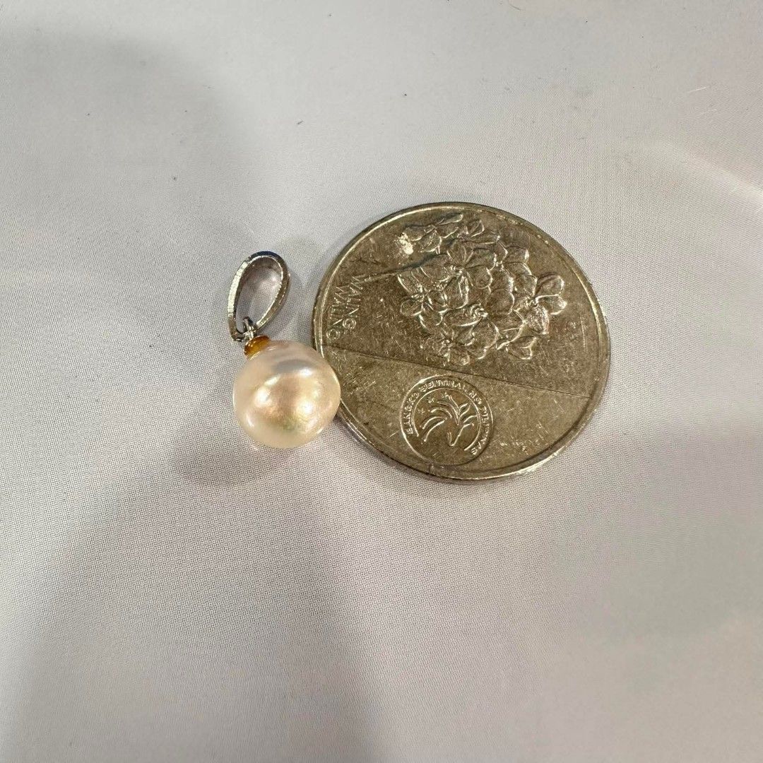 Fresh water Pearl pendant silver (Category: Necklaces) located in Quezon City. Submitted by _helpmedeclutter (Listing ID 1420013152, Image 1). Description: - Japan Freshwater pearl pendant Marked Silver Baroque - Elegant pearl pendant - Large, lustrous pearl - Creamy white color with subtle iridescence - Silver-tone bail - Simple and classic design.
