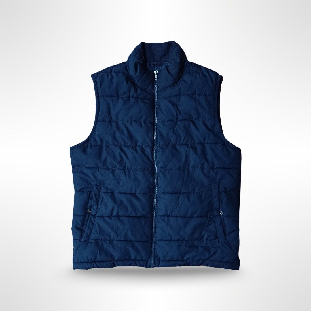 GAP Navy Blue Puffer Vest (Category: Vests) located in Puerto Princesa. Submitted by chi_thriftz (Listing ID 1419993470, Image 1). Description: DM if you want to buy/inquire. 🌵🫶.