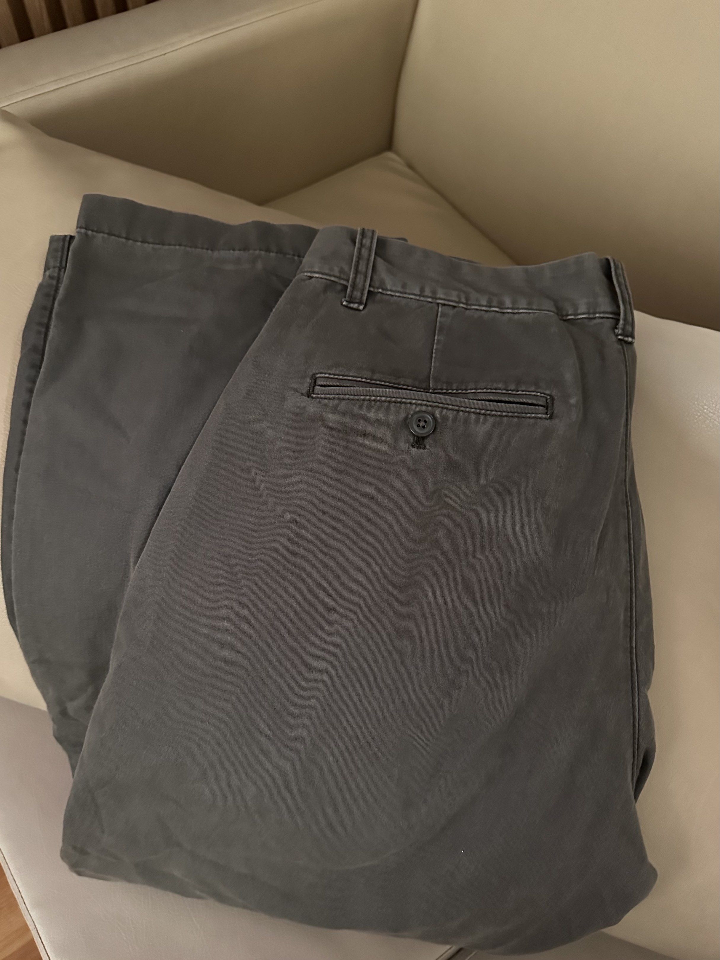 Gap The Original Khaki Pants 31x30 (Category: Trousers) located in Quezon City. Submitted by jdc_preloved (Listing ID 1420055033, Image 1). Description: Waist 31 Outseam 38inches Leg opening 8 1/2 Color: gray Brand new without tag 💯 original, imported from 🇺🇸.