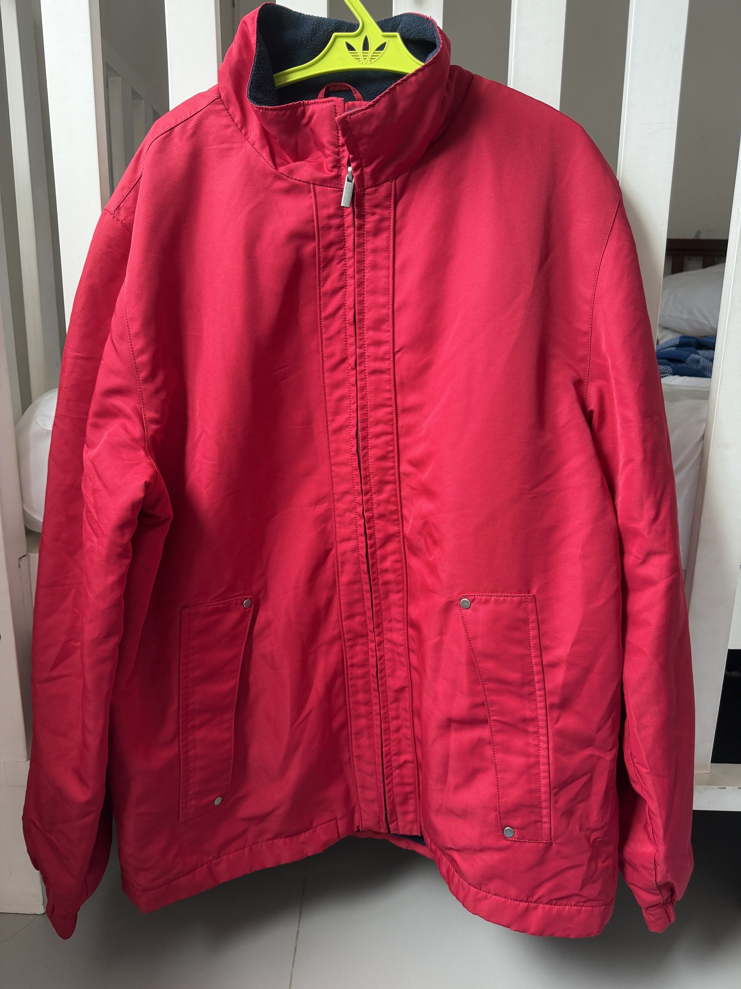 Giordano Red Jacket - Size L (Category: Coats, Jackets and Outerwear) located in Pasay City. Submitted by bbdavid (Listing ID 1419999766, Image 1). Description: - Giordano red jacket - Size: L - Fleece lining - Full-length zipper - Two front pockets - Stand-up collar - Dark blue fleece lining - Small red loop at the back of the collar.