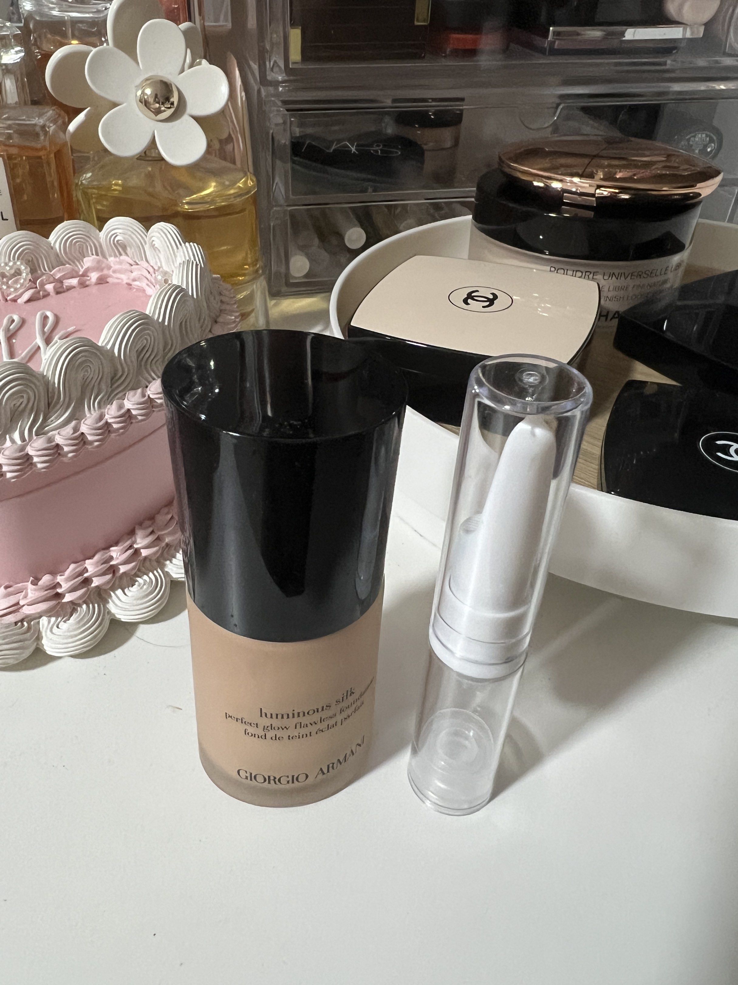 Giorgio Armani Luminous Silk Foundation (Category: Makeup) located in Las Pinas. Submitted by gmonteros (Listing ID 1420132163, Image 2). Description: - Giorgio Armani Luminous Silk Foundation - Shade: 4.5 - Provides a perfect, glowing finish 1ml Also available in 5ml, 10ml & 15ml.