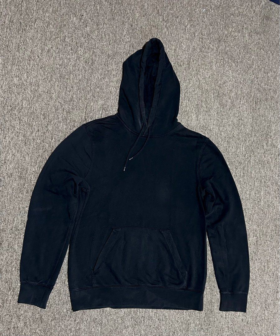 H&M Black Hoodie Regular Fit (Category: Hoodies) located in Makati City. Submitted by gianfmcane04544 (Listing ID 1420082446, Image 1). Description: - H&M black hoodie - Size: EUR S (20-21W x 26L) - Fit: Regular - Features: Hood with drawstring, kangaroo pocket - Color: Solid black - Color Grade: 8/10 (need wash) - Issue: Neck has white stains probably from laundry detergent (just need wash) Jnt or Lalamove within Metro Mnl.