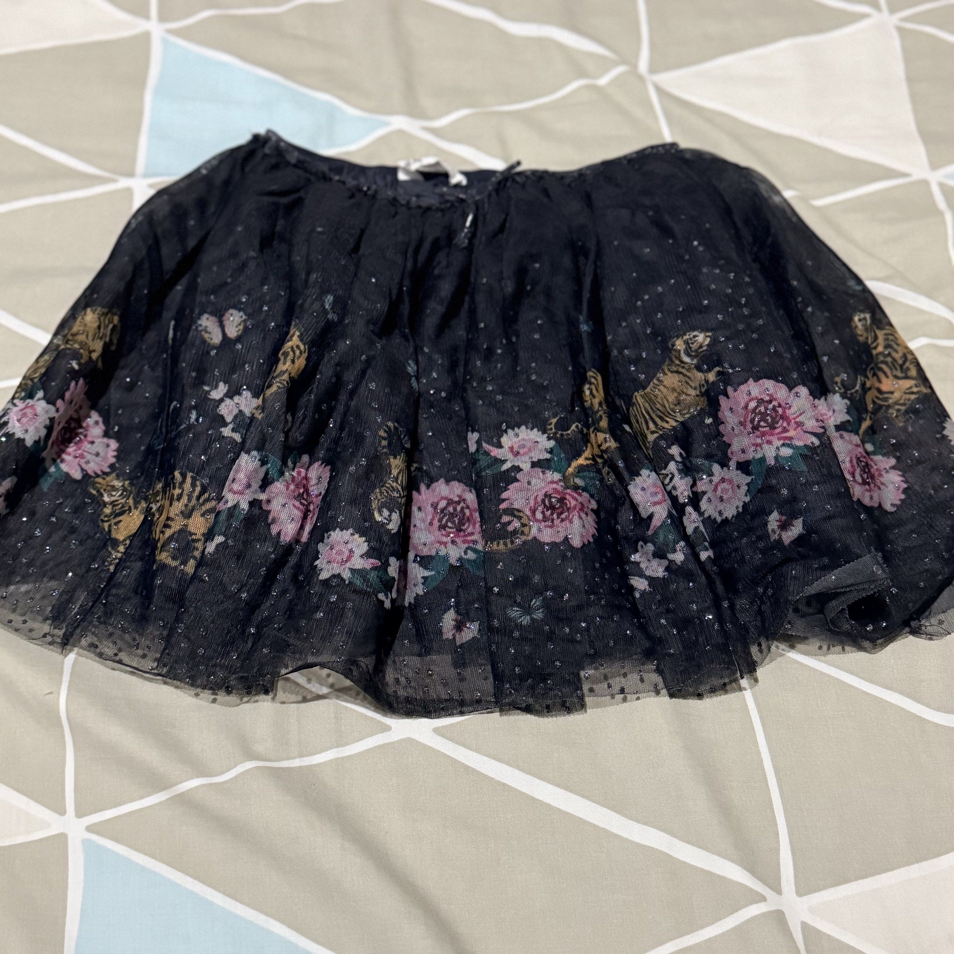 H&M Girls' Tulle Skirt (Category: Babies & Kids Fashion) located in Quezon City. Submitted by ninyacecaco (Listing ID 1420081221, Image 2). Description: - Adorable H&M tulle skirt for girls - Features a beautiful floral and tiger print - Comfortable elastic waistband - Size: EUR 134/140, US 8-10Y, CA 8-10A, MX 134/140, AUS 9-10 - Perfect for special occasions or everyday wear.