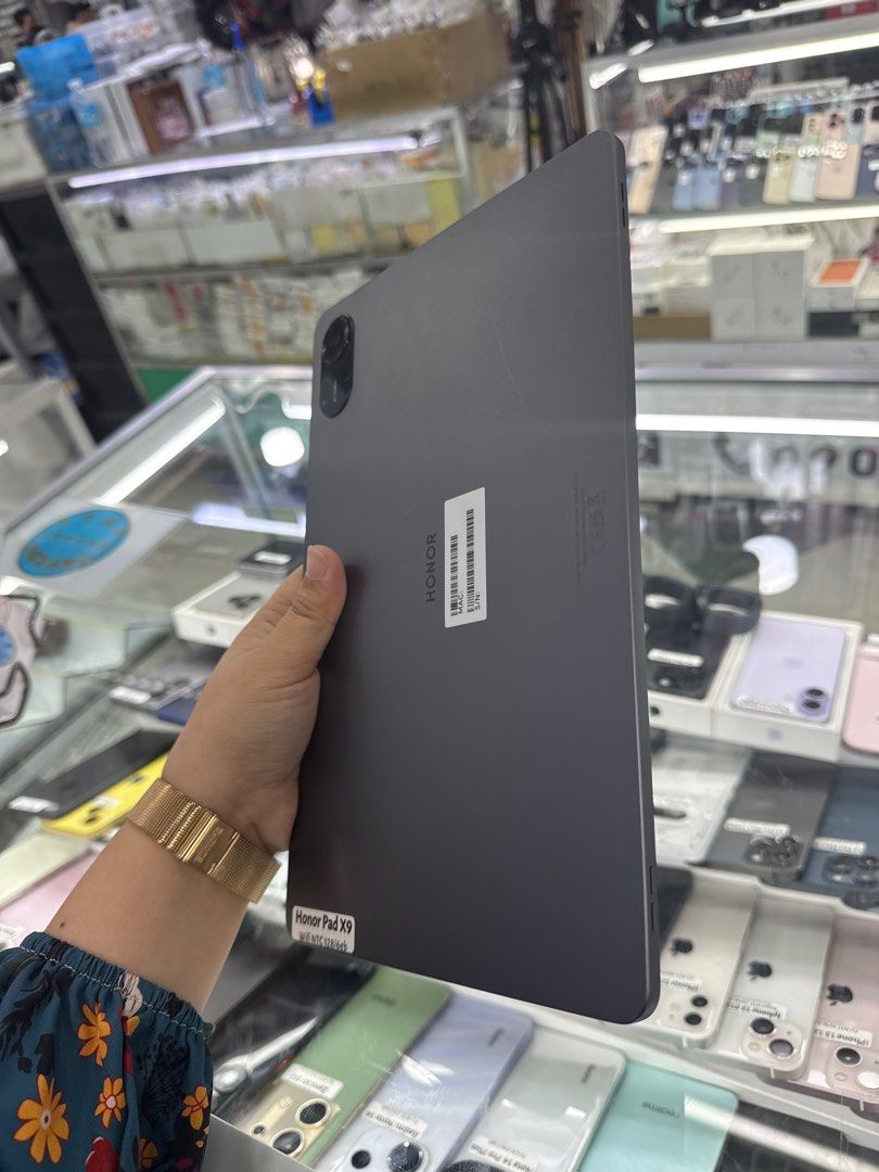 Honor Pad X9 128gb Wifi No issue W/ Keyboard (Category: Android) located in San Juan City. Submitted by javedsgadgetshop (Listing ID 1420003071, Image 2). Description: INSTALLMENT OPTIONS : SPAY LATER / GGIVES / CREDIT CARD! WE BUY AND SELL SO PWEDE MAGBINTA OR SWAP ! Quick Specs : 💵 Honor Pad X9 •128gb •NTC Variant •Good batt health •Wifi Only •95% Smoothness •No hidden issue | No Repaired •100% Authentic | Not Refurbished •w/ Keyboard Charger 