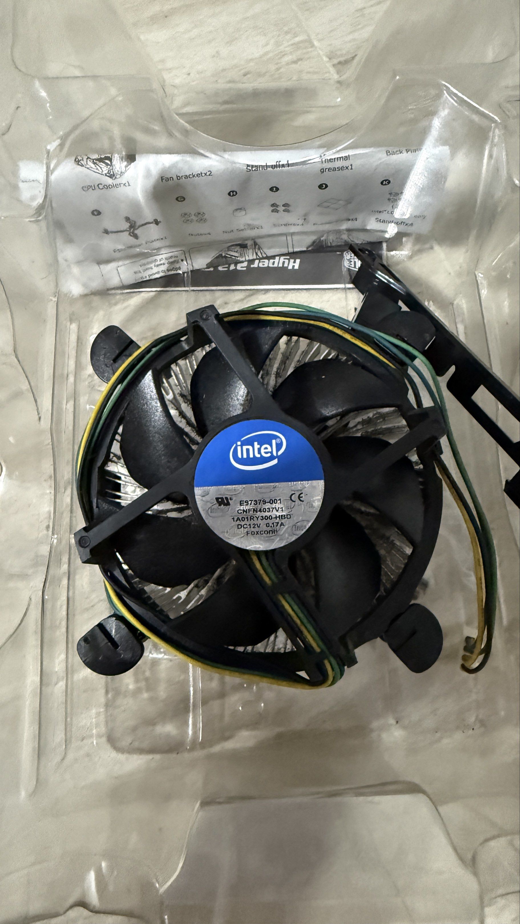 Intel CPU 風扇 （分類：電腦周邊產品）位於 Hong Kong。 由 heison0517 提交（商品編號 1419984971，圖片 1）。簡介： Intel CPU 風扇，型號 CNPN4037V1。 包含 CPU 散熱器、風扇支架。產品上印有 Intel 標誌。 適用於 DC12V 電源。 產品由 Foxconn 製造。。