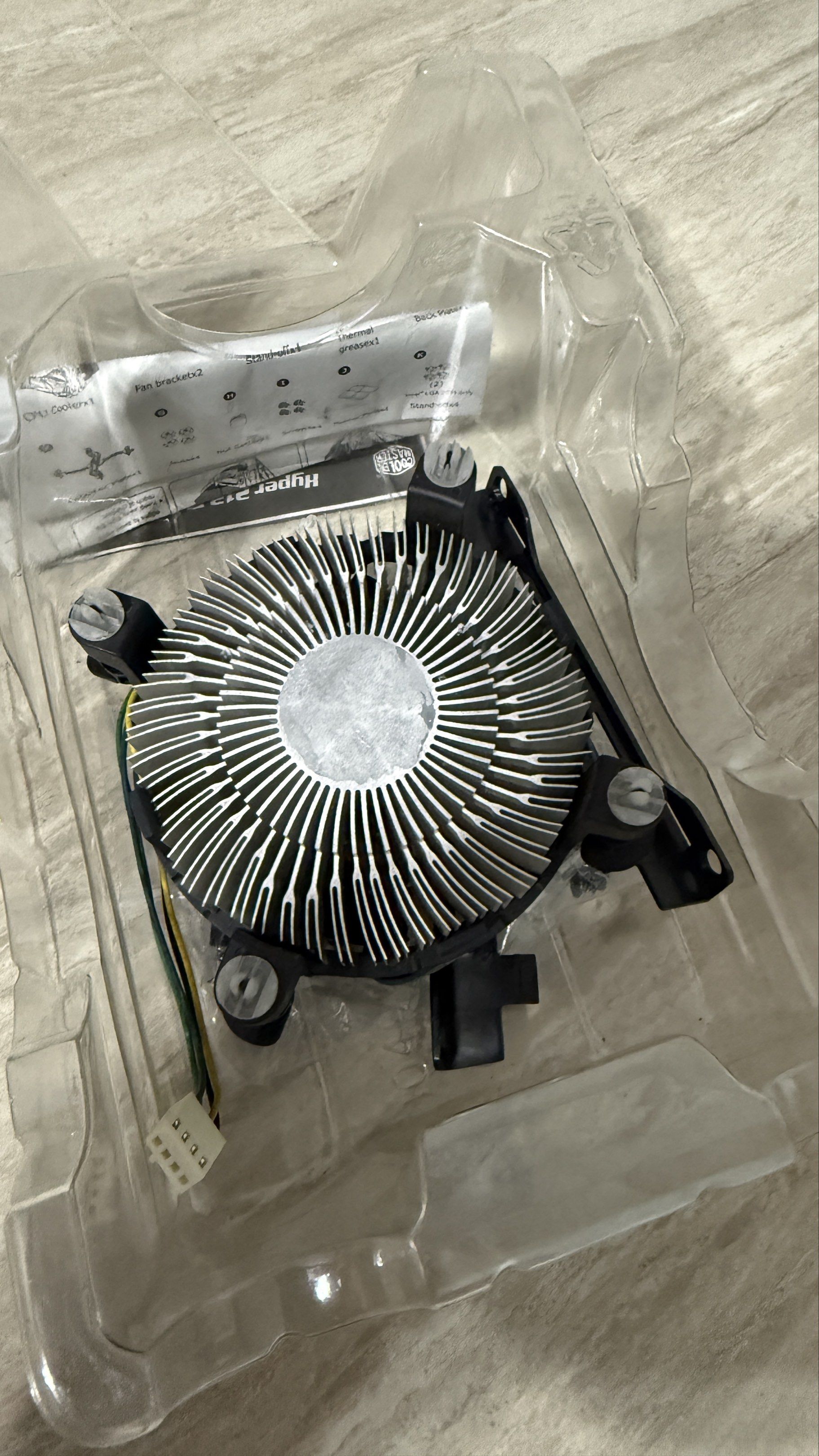 Intel CPU 風扇 （分類：電腦周邊產品）位於 Hong Kong。 由 heison0517 提交（商品編號 1419984971，圖片 2）。簡介： Intel CPU 風扇，型號 CNPN4037V1。 包含 CPU 散熱器、風扇支架。產品上印有 Intel 標誌。 適用於 DC12V 電源。 產品由 Foxconn 製造。。