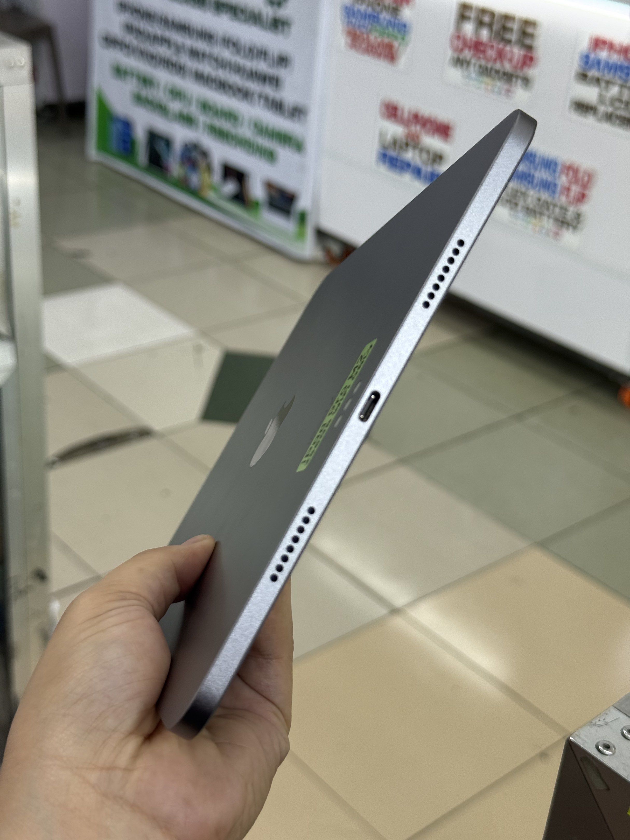 iPad Pro M2 Chip 11" 256GB WiFi Only No Issue (Category: iPad) located in Pasig City. Submitted by fairgadgetshop (Listing ID 1420062331, Image 3). Description: Buy • Sell • Trade • Swap Legit Seller w/ Physical Store Mabilis Kausap / Pass sa Scammer RFS: Buy and Sell 😊 Installment via Credit Card, GGives, Gcredit, SPaylater with additional interest We accepting Brandnew or Secondhand iPad Pro 11" M2 Chip 256GB WiFi Only No Issue Working Trueton