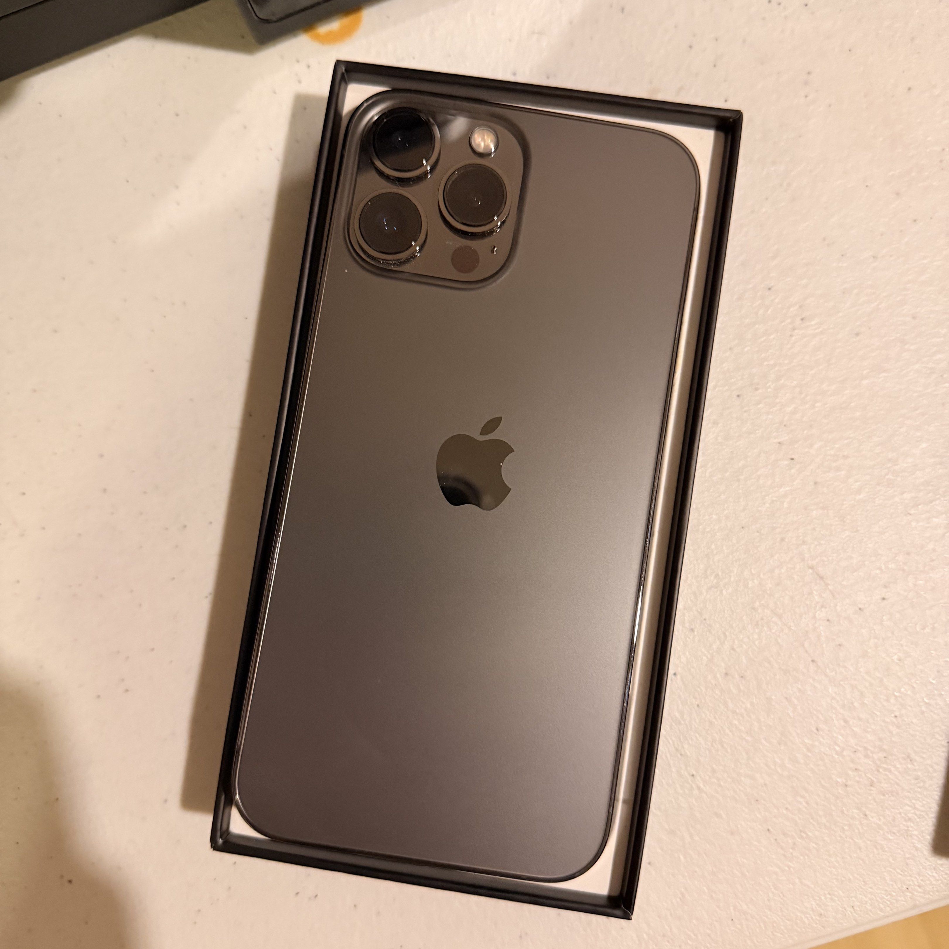 iPhone 13 Pro Max (256Gb) (Category: iPhone 13 Series) located in San Juan City. Submitted by acst12 (Listing ID 1420119891, Image 1). Description: Battery Health: 92% RFS: Upgrade Note: No flaws, scratches, etc.; Phone was concealed in a 360° case. .