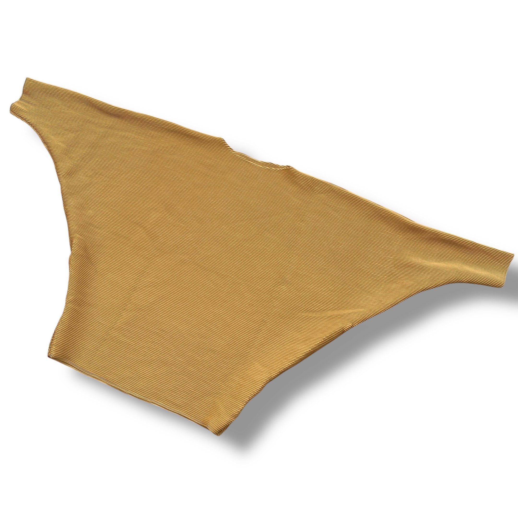 Issey Miyake Me Dolman Stretch Pleats Top (Category: Blouses) located in Calauan. Submitted by getthatmoolah (Listing ID 1420105732, Image 2). Description: free size like new condition authentic.