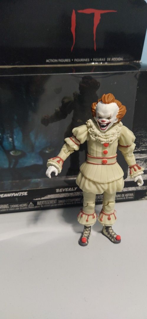 IT Pennywise 3.75" Action Figure (Category: Figurines & Statues) located in Ligao. Submitted by travis40 (Listing ID 1420110991, Image 1). Description: never used joints still fresh.
