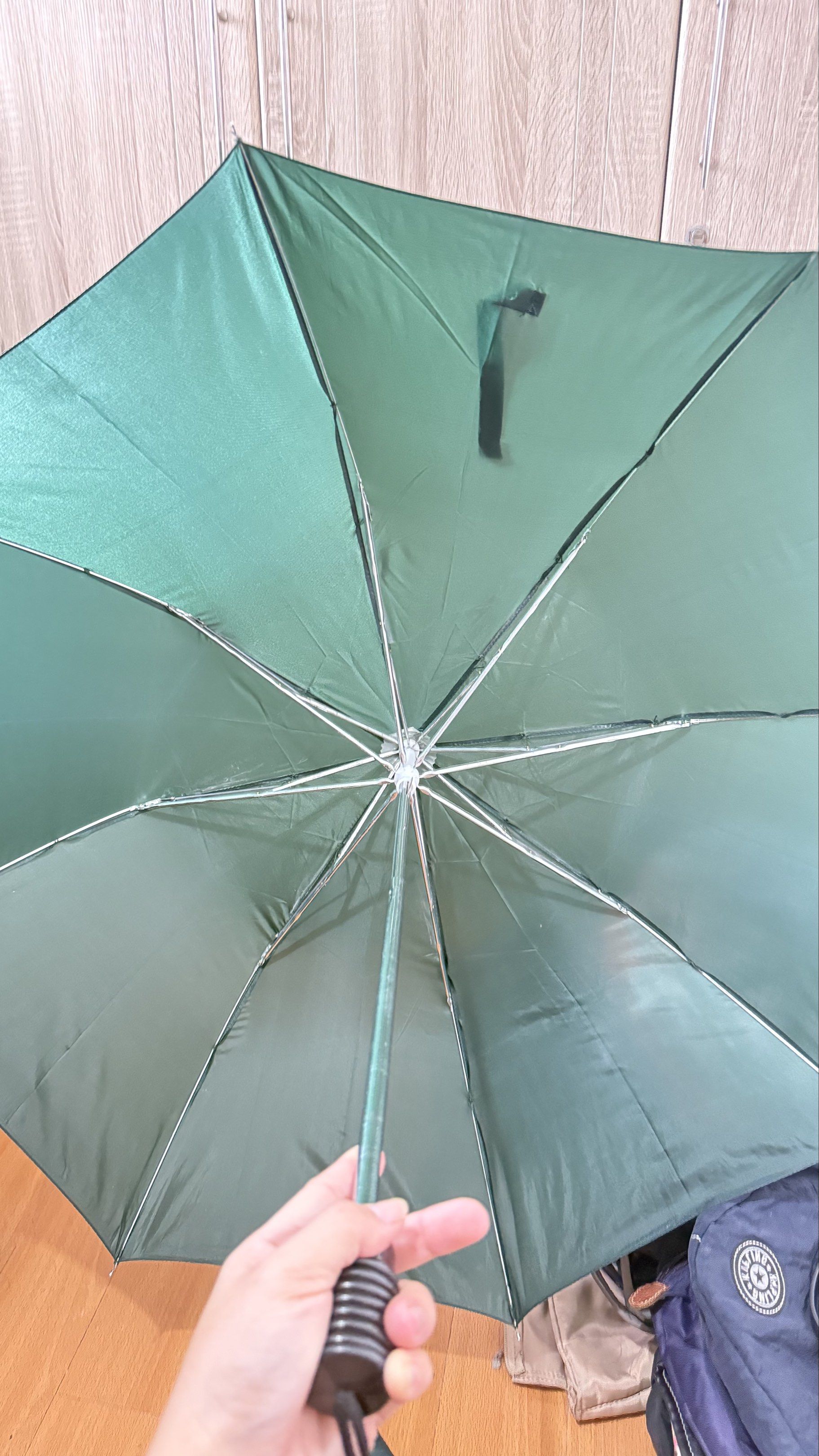 Japan Foldable Umbrella (Category: Umbrellas) located in Naga. Submitted by JapaNix (Listing ID 1420054060, Image 3). Description: - Dark green foldable umbrella - Includes a matching carrying case -Super sturdy - Black handle with textured grip - Compact and portable design.