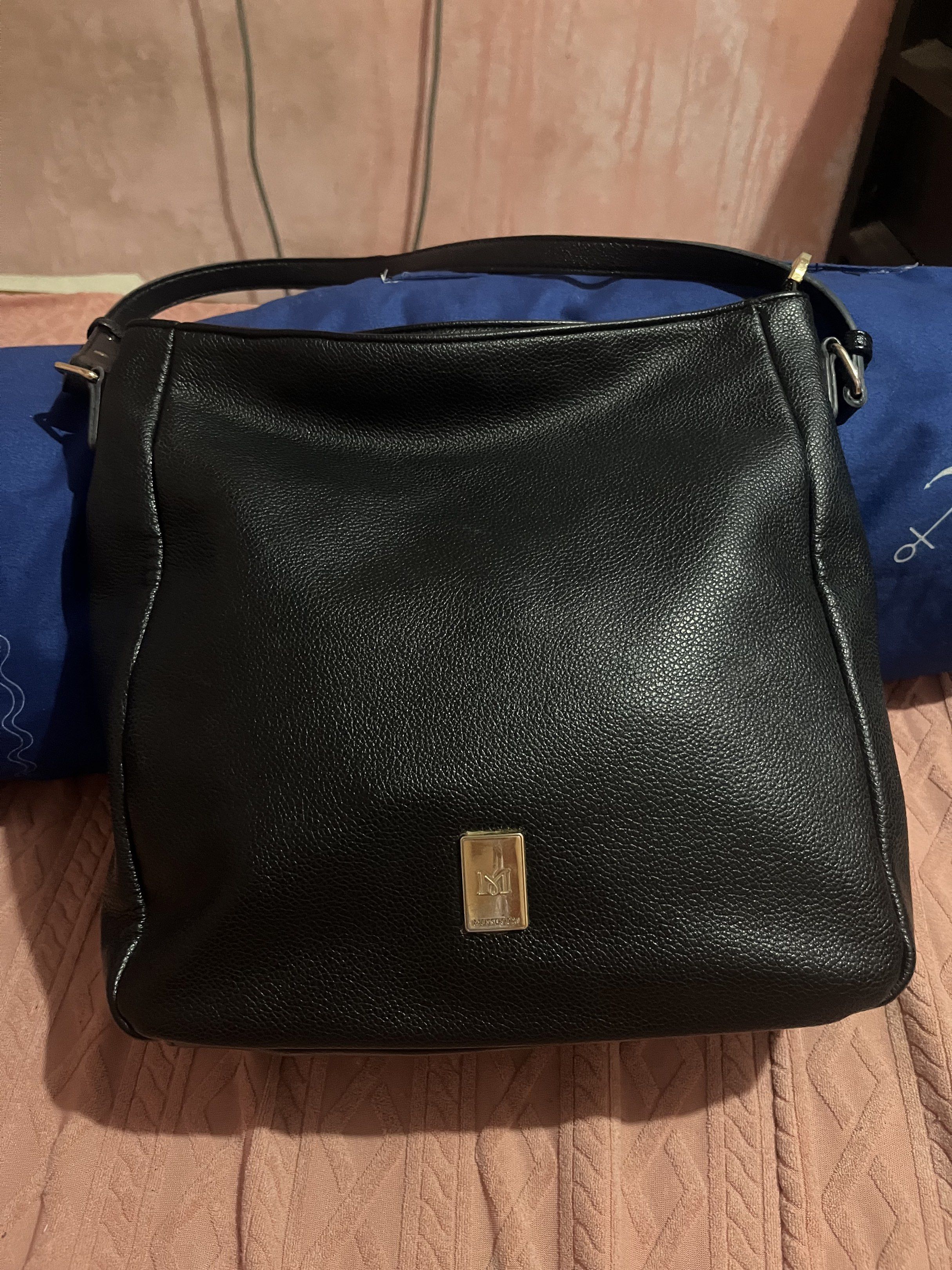 Mossdoom Black Shoulder Bag (Category: Luxury Bags & Wallets) located in Cabanatuan. Submitted by carou99645 (Listing ID 1420101707, Image 1). Description: - Black shoulder bag - Top handle - Main compartment with zipper - Interior pocket - Gold-tone logo - Brand tag - Textured exterior.
