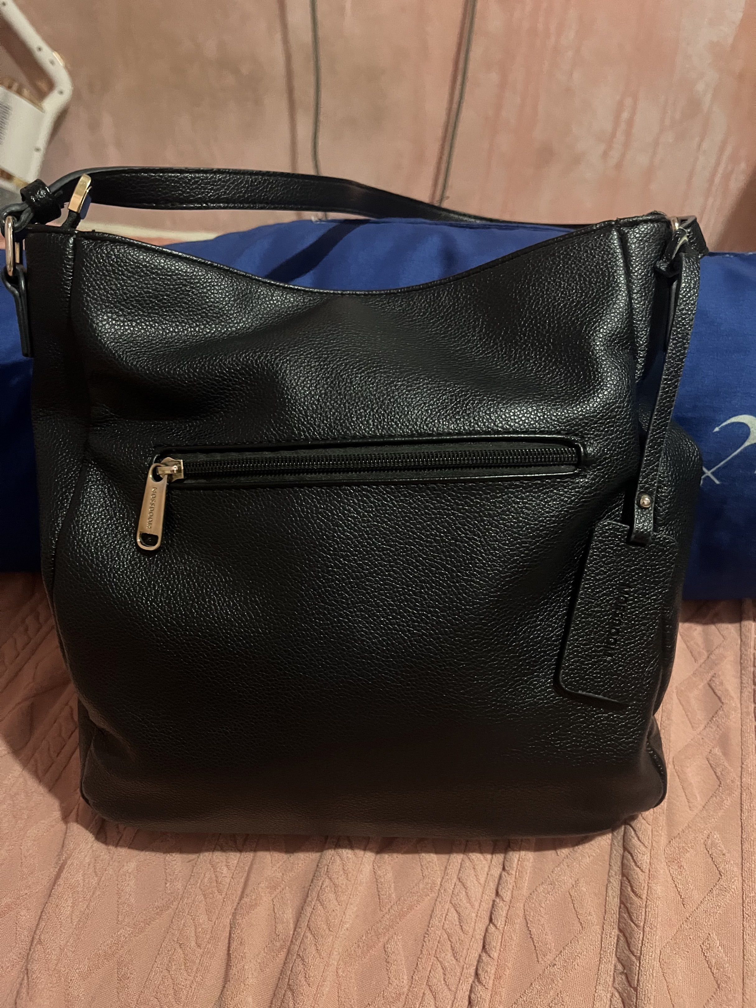 Mossdoom Black Shoulder Bag (Category: Luxury Bags & Wallets) located in Cabanatuan. Submitted by carou99645 (Listing ID 1420101707, Image 2). Description: - Black shoulder bag - Top handle - Main compartment with zipper - Interior pocket - Gold-tone logo - Brand tag - Textured exterior.