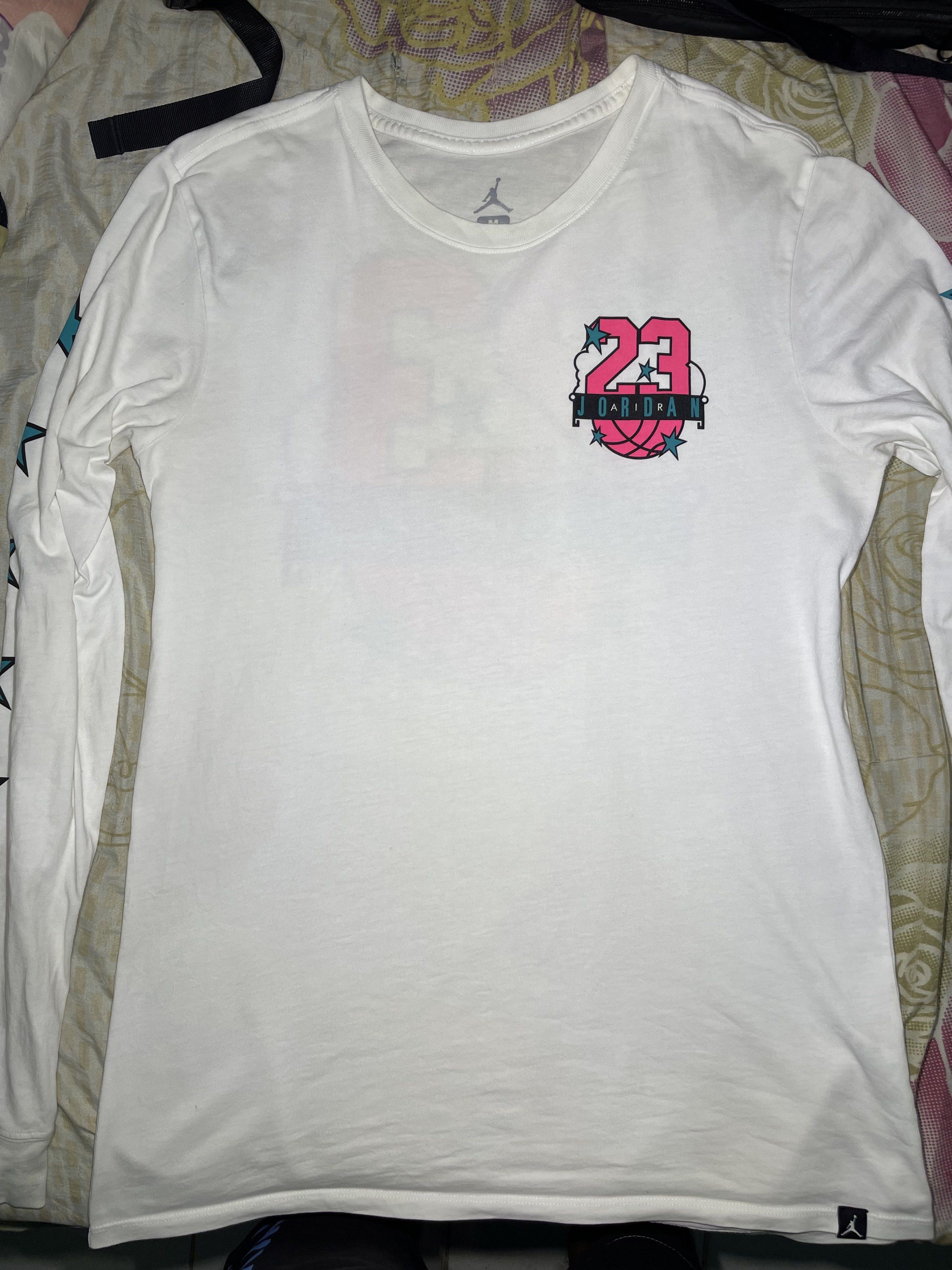 Jordan Long Sleeve Shirt - Size M (Category: Tshirts & Polo Shirts ) located in Tagbilaran City. Submitted by thrifter23 (Listing ID 1420030627, Image 2). Description: Dimes 19x29 Still very white .